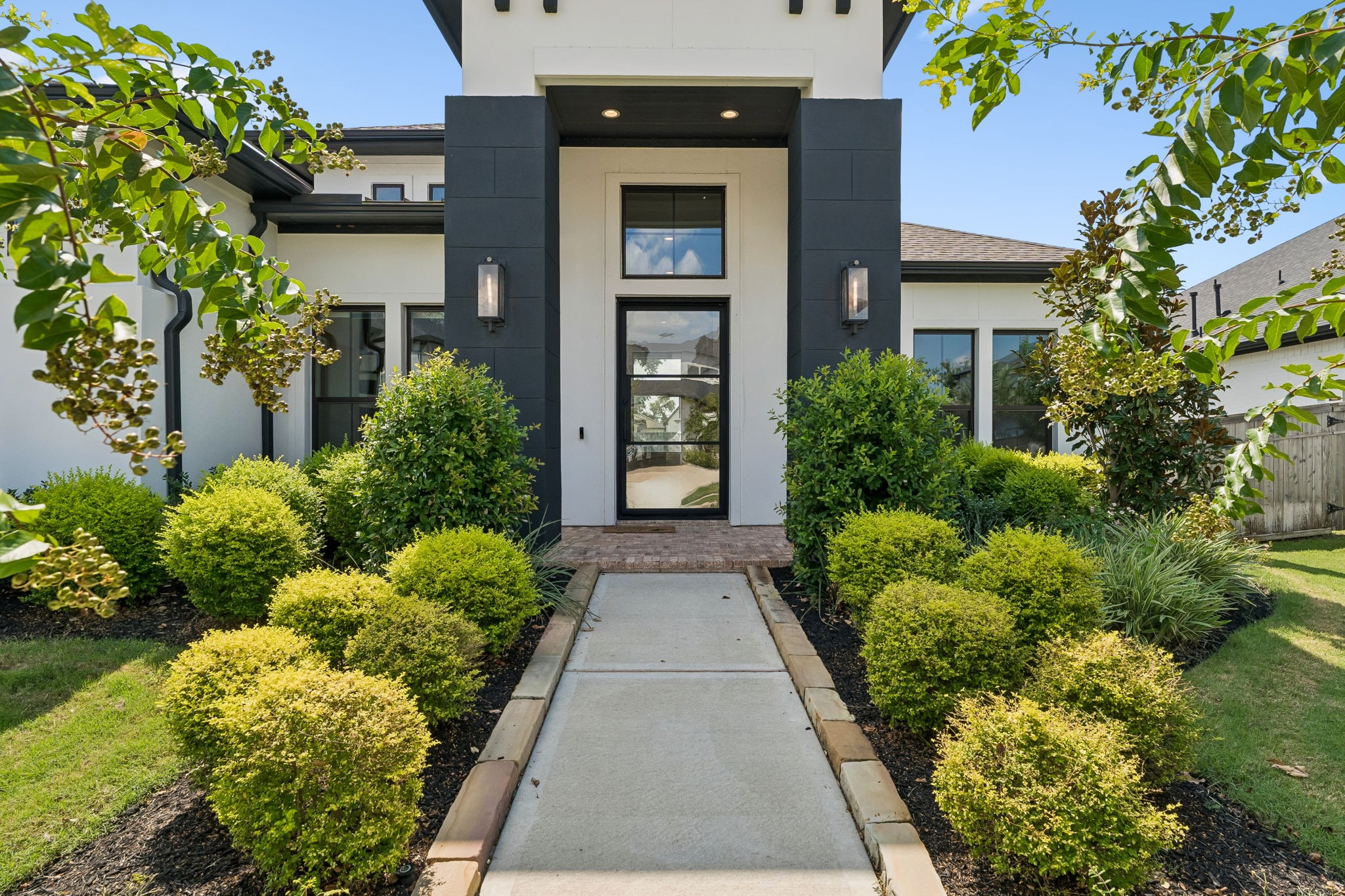 10110 Mariner Oaks Drive Property Photo 1
