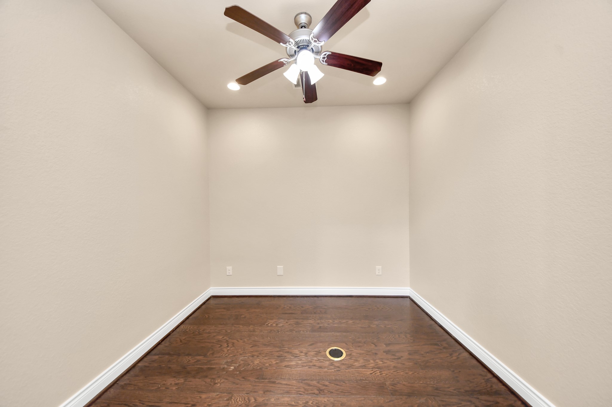 24219 Peralta Glen Lane Property Photo 19