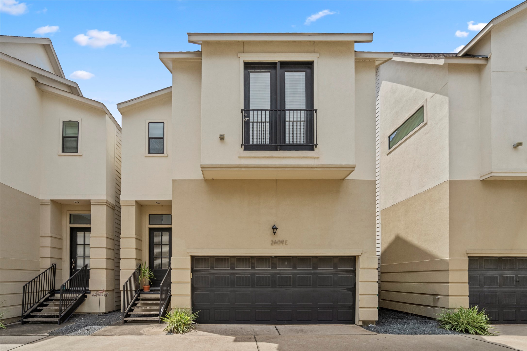 2609 Riverside Drive E Property Photo 1