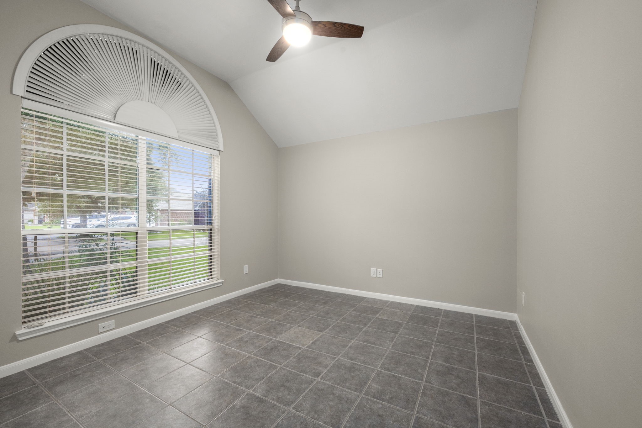 11742 Pinos Altos Drive Property Photo 15