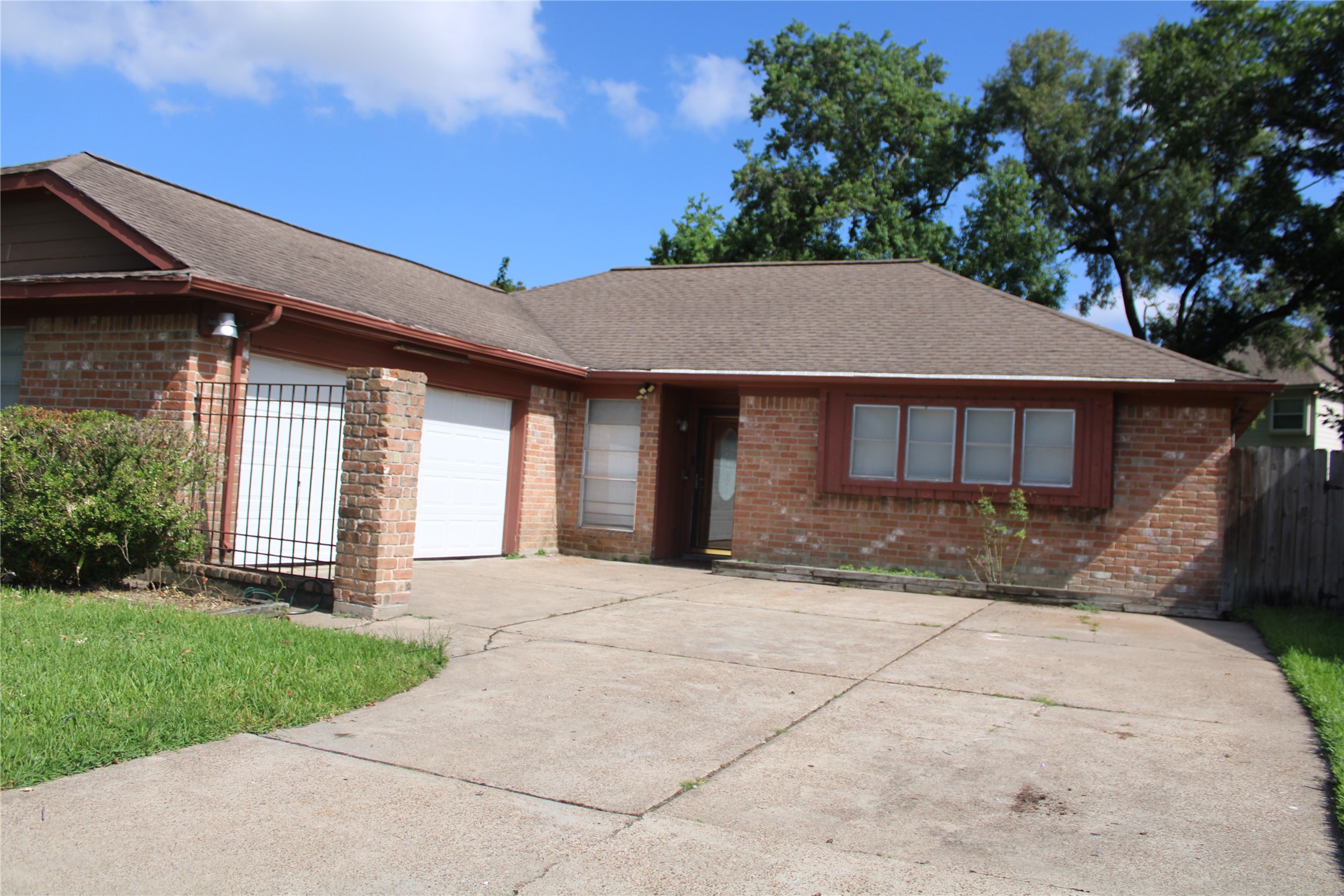 13819 Crosshaven Drive Property Photo 2