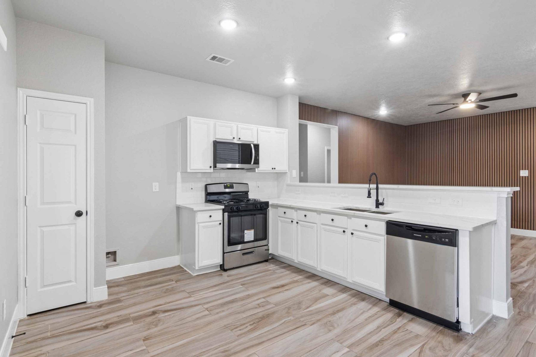 18523 Fair Grange Lane Property Photo 8