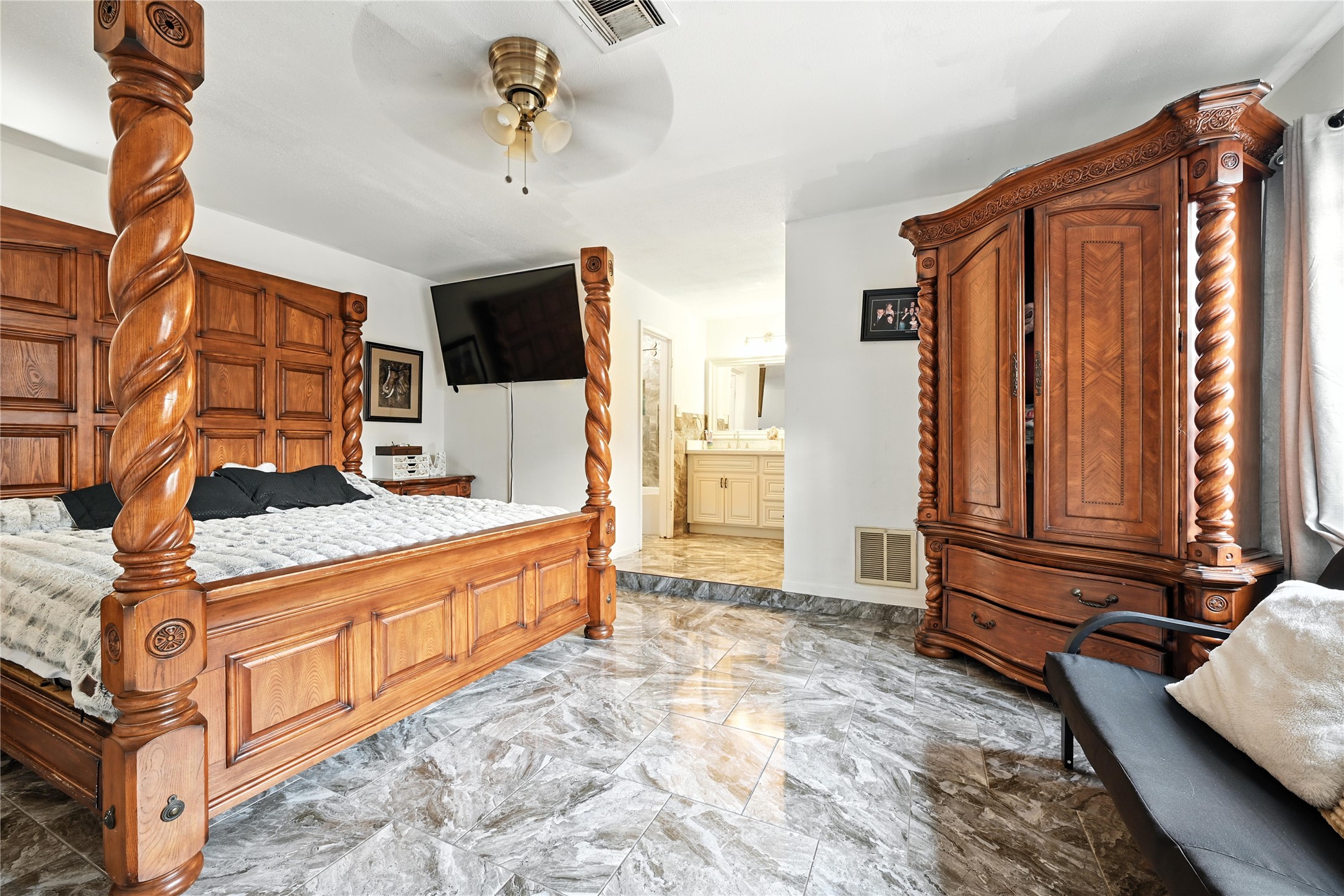 319 Shady Glade Drive Property Photo 7