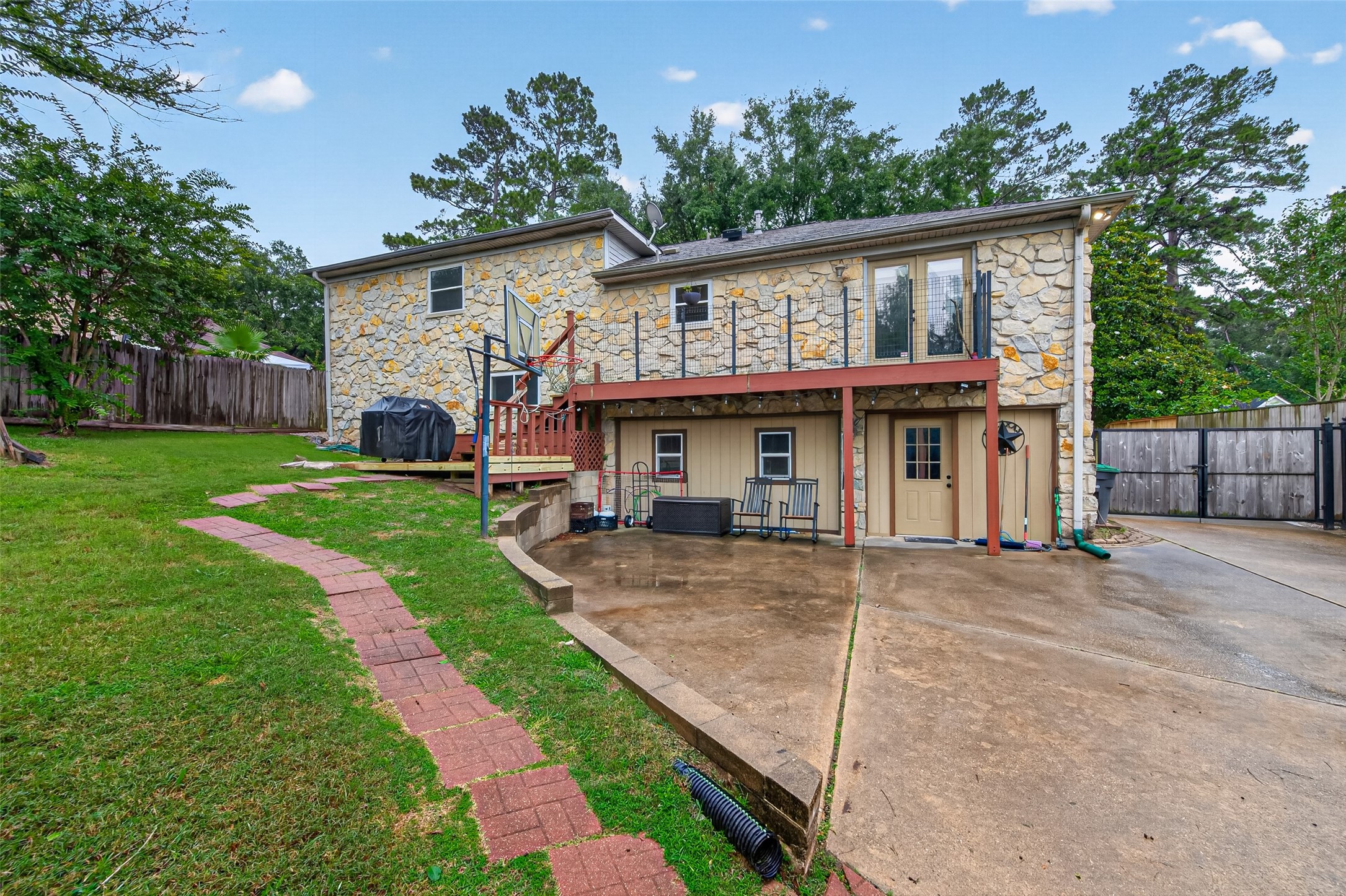 28111 Camille Drive Property Photo 3