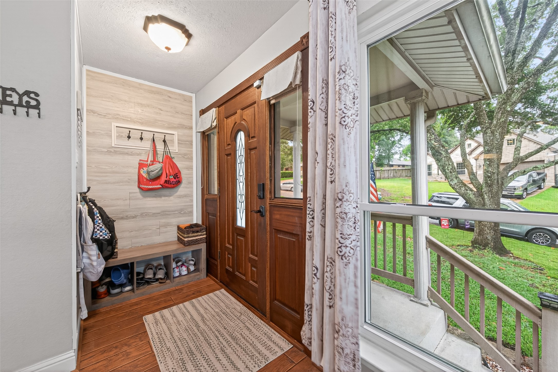 28111 Camille Drive Property Photo 4