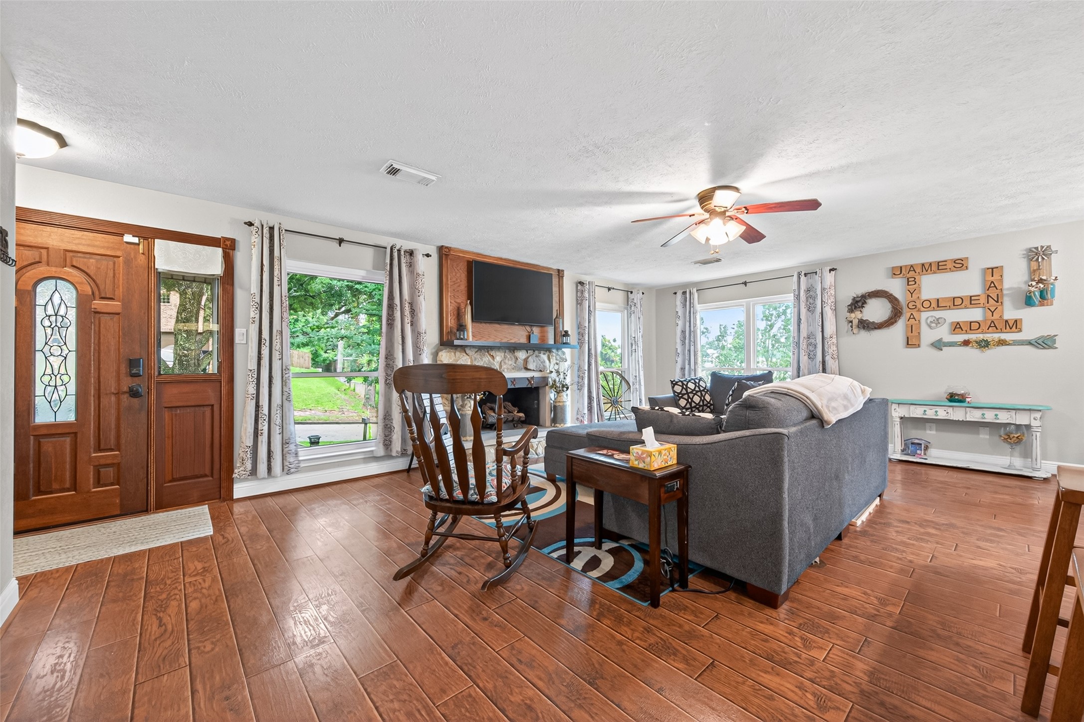 28111 Camille Drive Property Photo 5