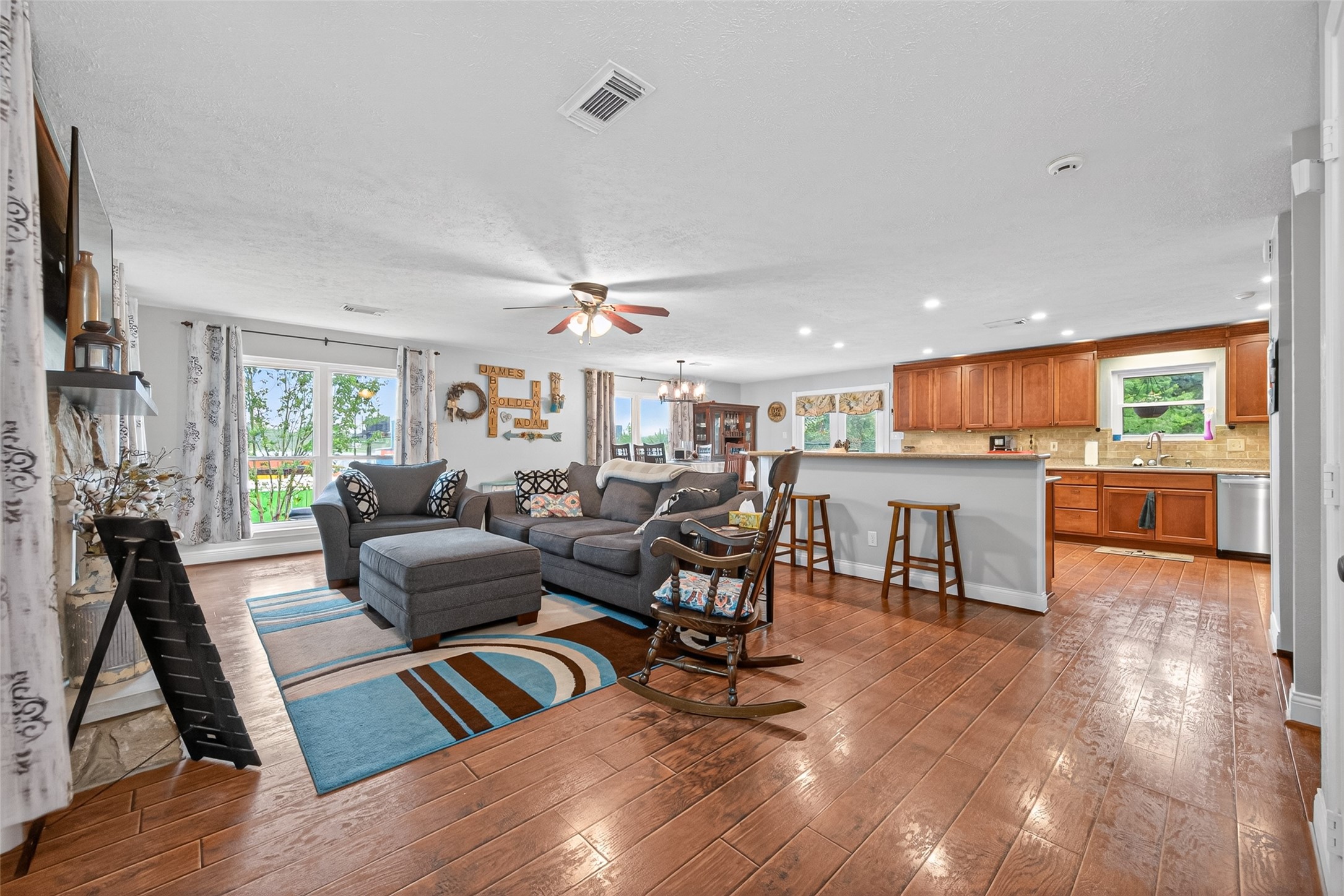 28111 Camille Drive Property Photo 6