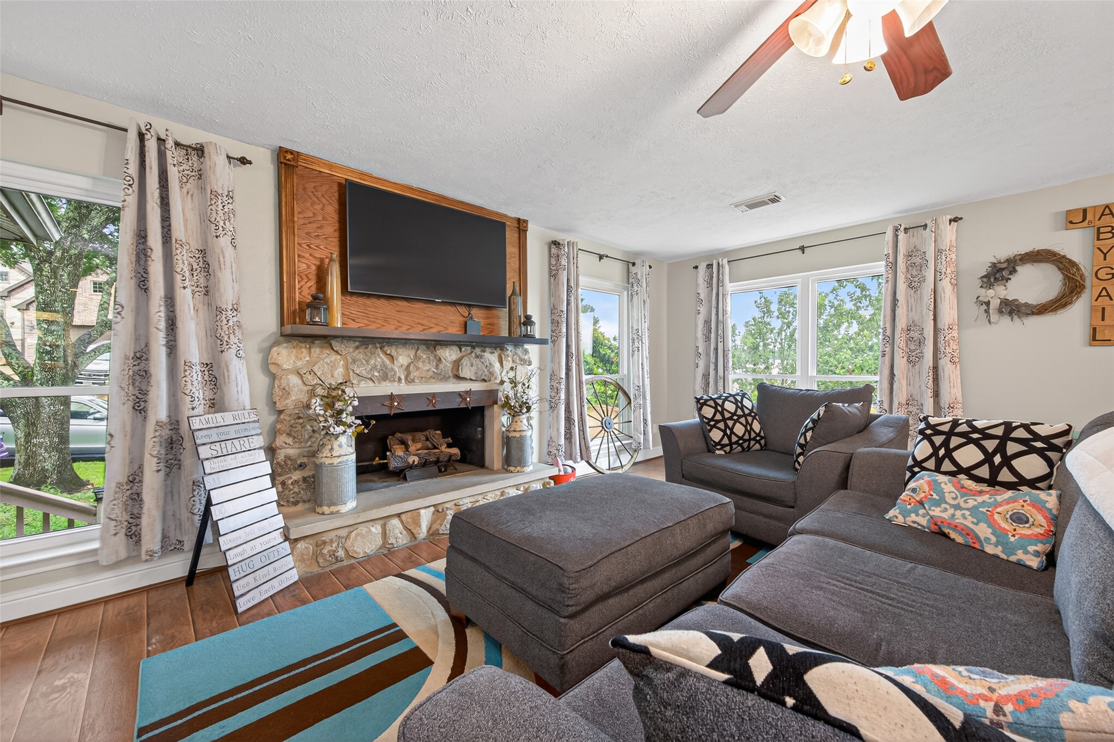 28111 Camille Drive Property Photo 7