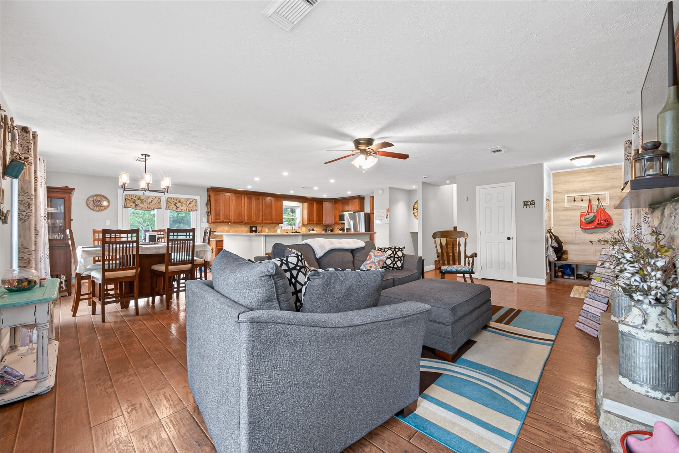 28111 Camille Drive Property Photo 9