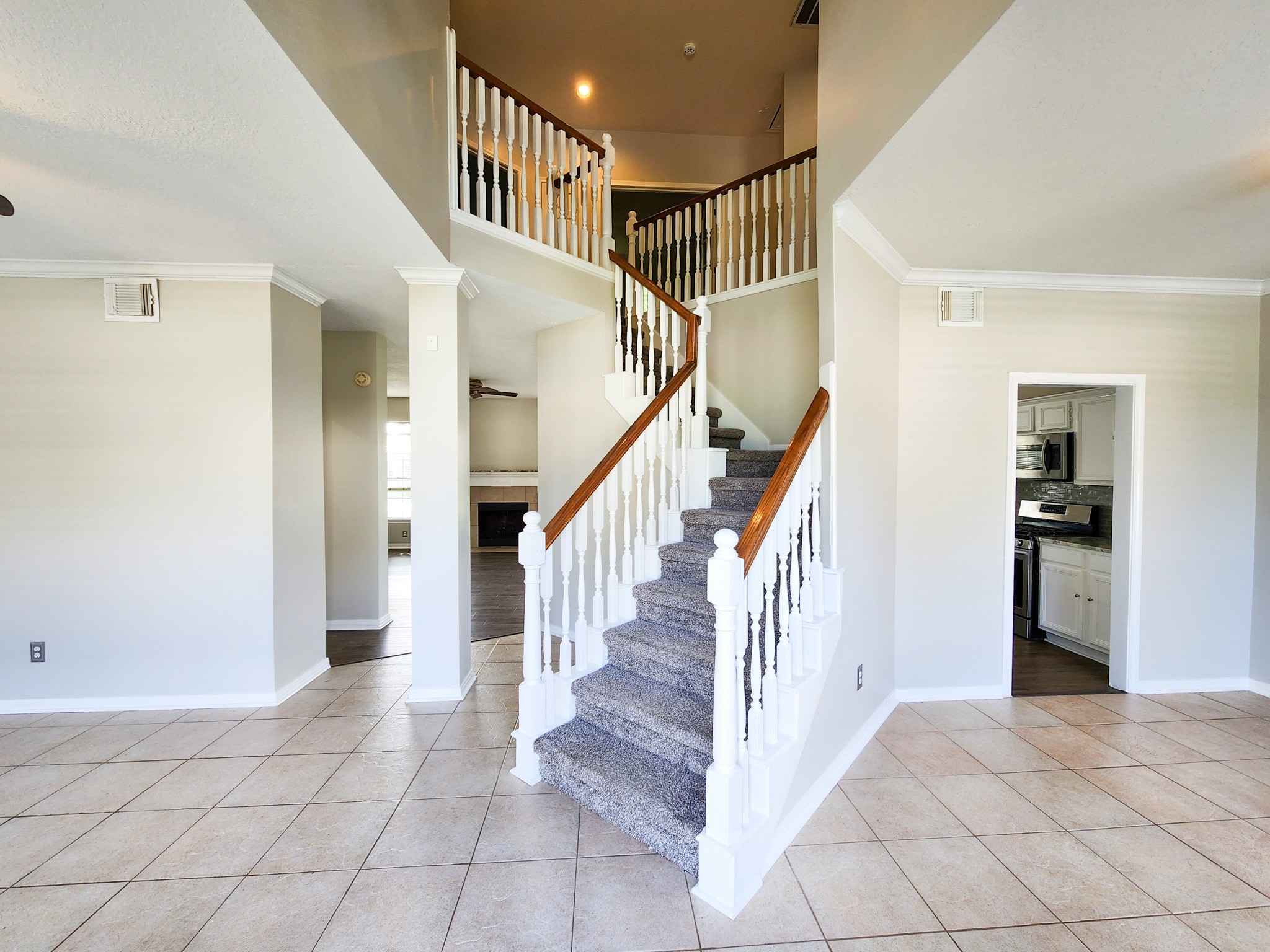 2412 N Mission Circle Property Photo 3