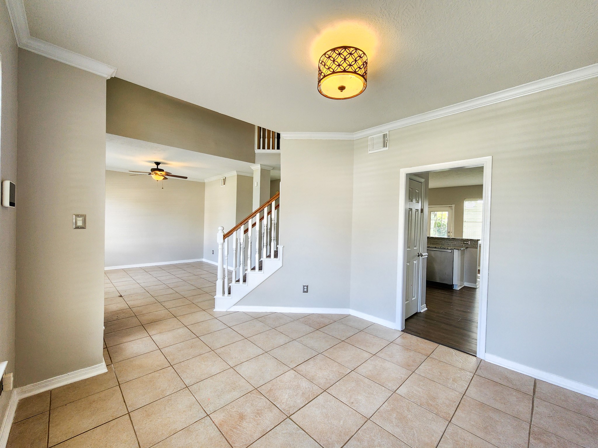 2412 N Mission Circle Property Photo 6
