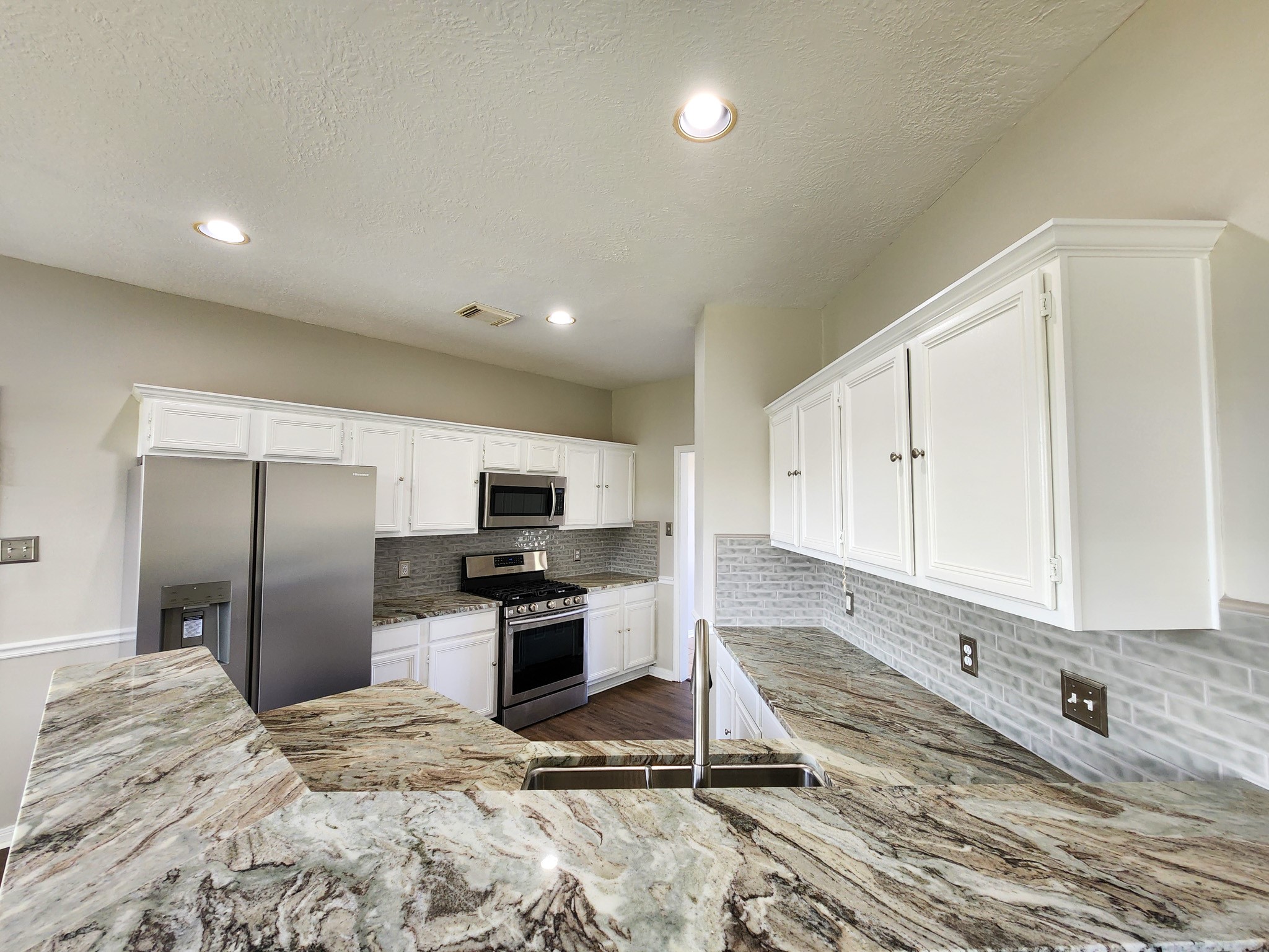 2412 N Mission Circle Property Photo 8