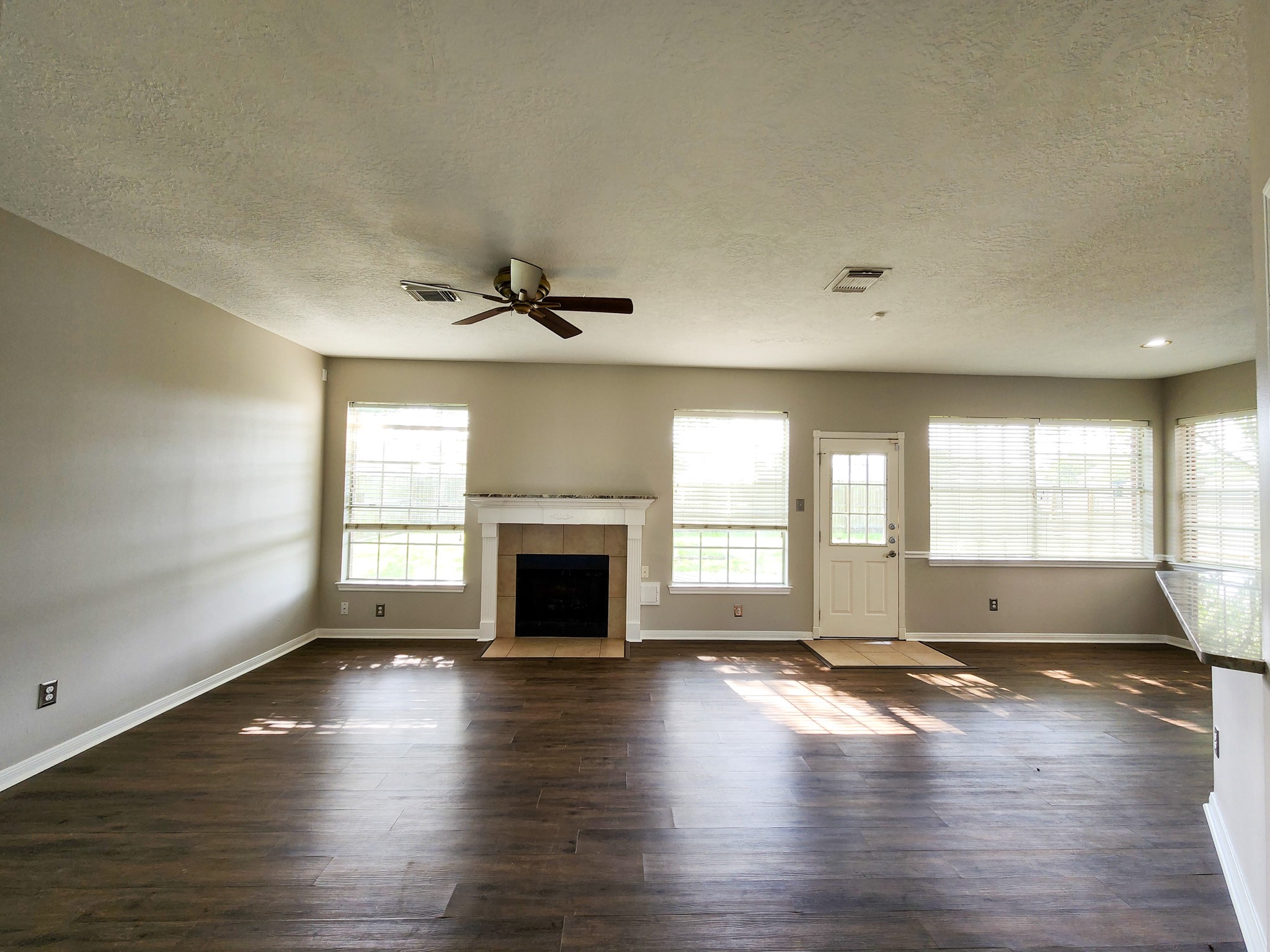 2412 N Mission Circle Property Photo 15