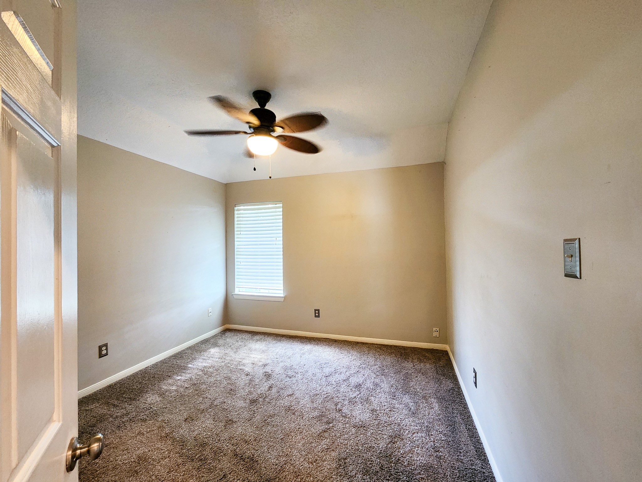 2412 N Mission Circle Property Photo 18