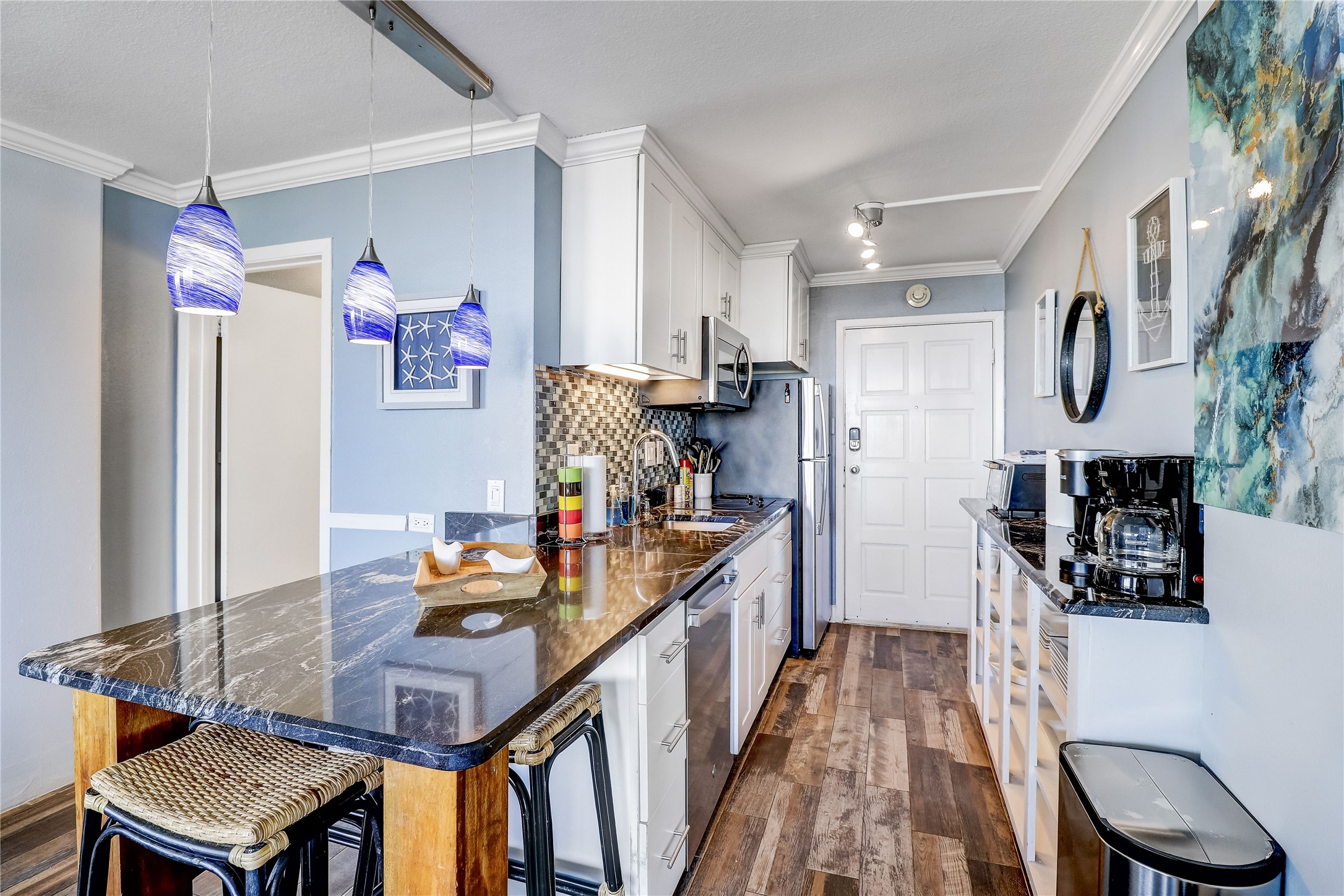 415 E Beach 103 Property Photo 3