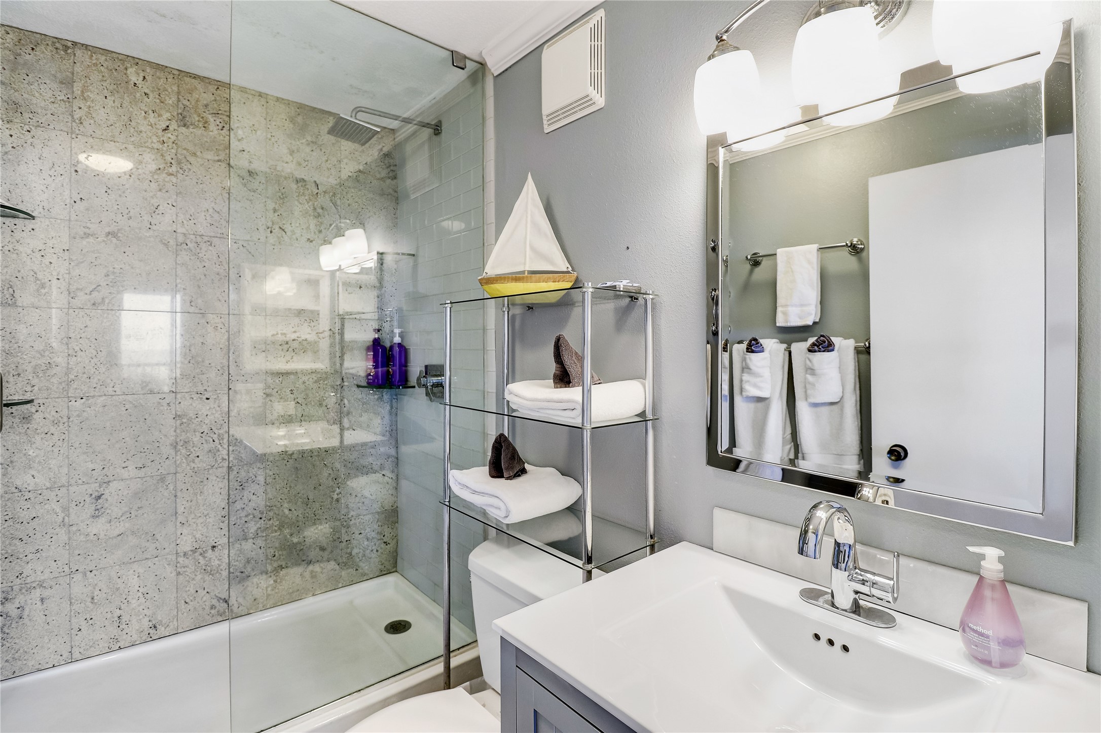 415 E Beach 103 Property Photo 10