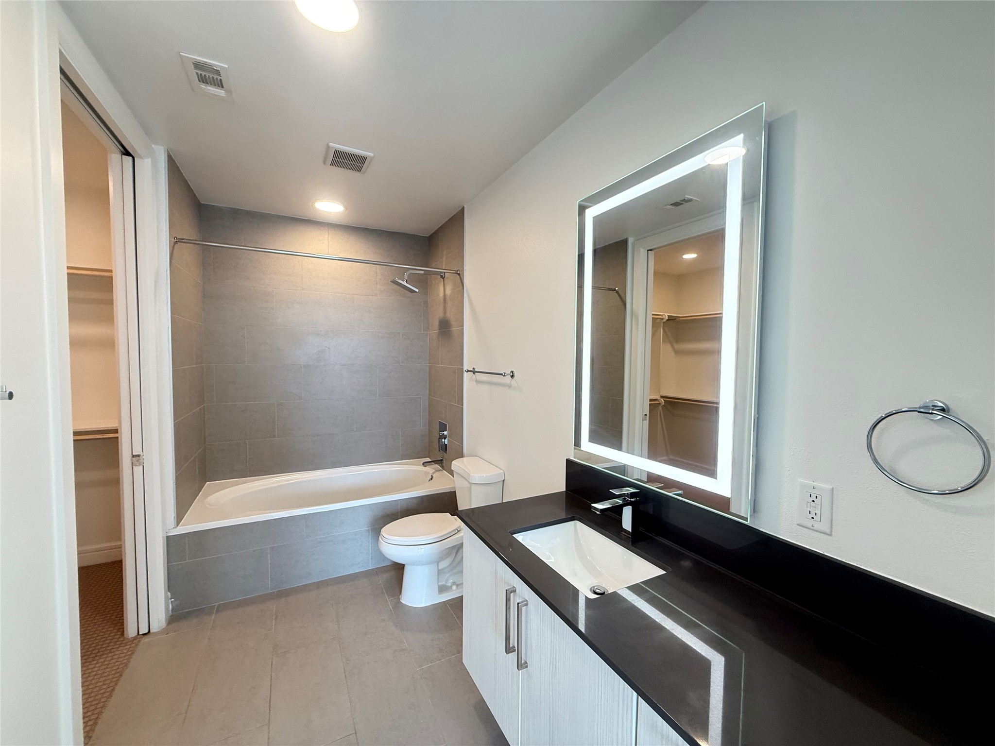 3300 Main St B1. Property Photo 6