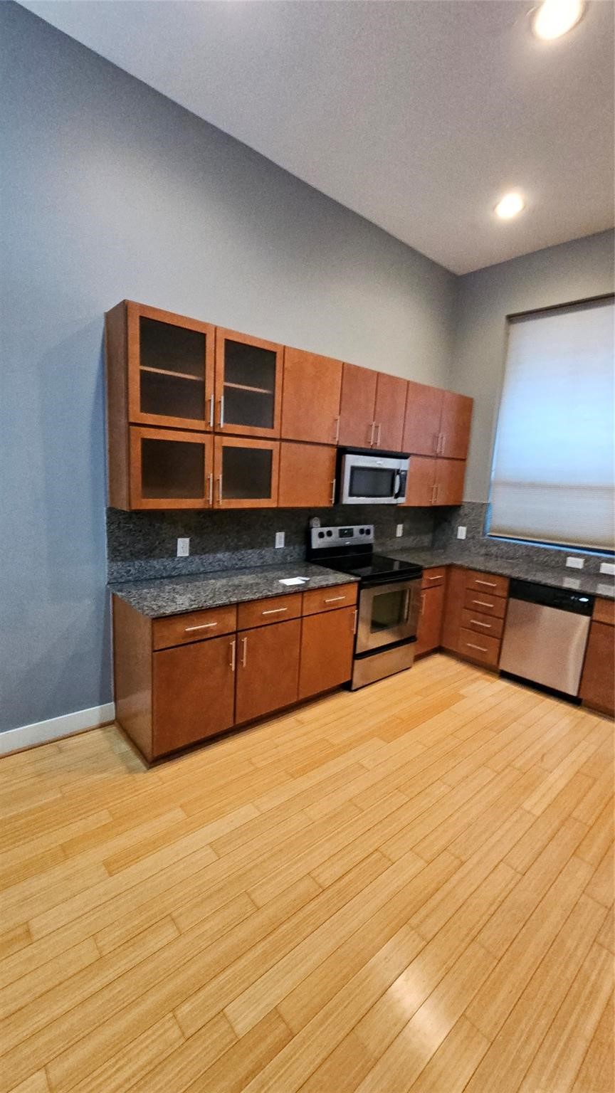 2301 Camden Drive B Property Photo 13