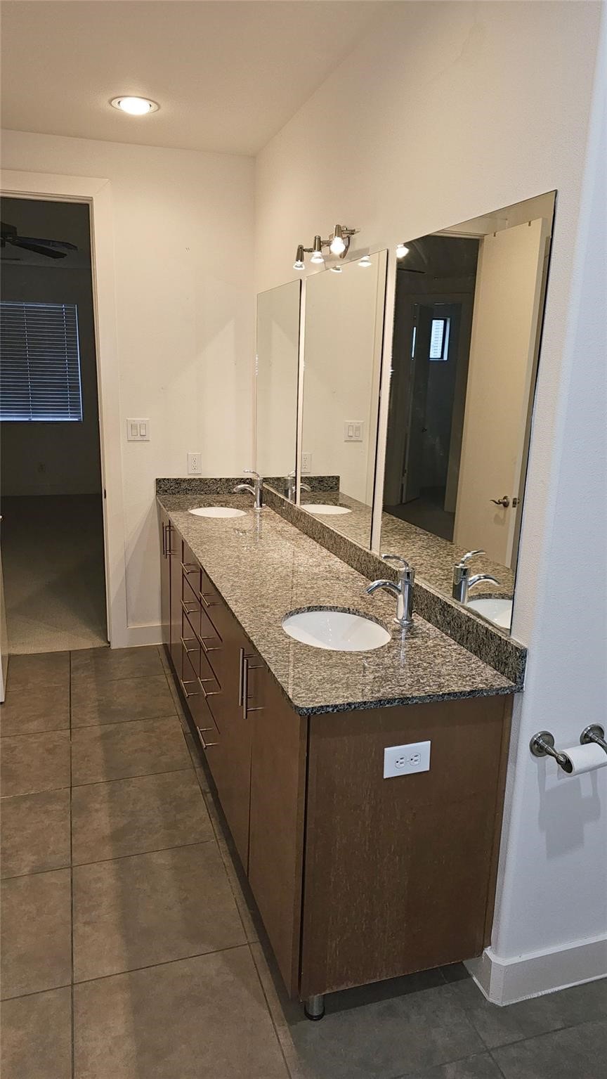 2301 Camden Drive B Property Photo 26