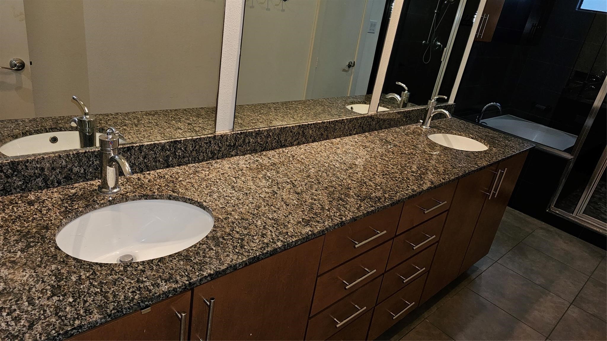 2301 Camden Drive B Property Photo 29