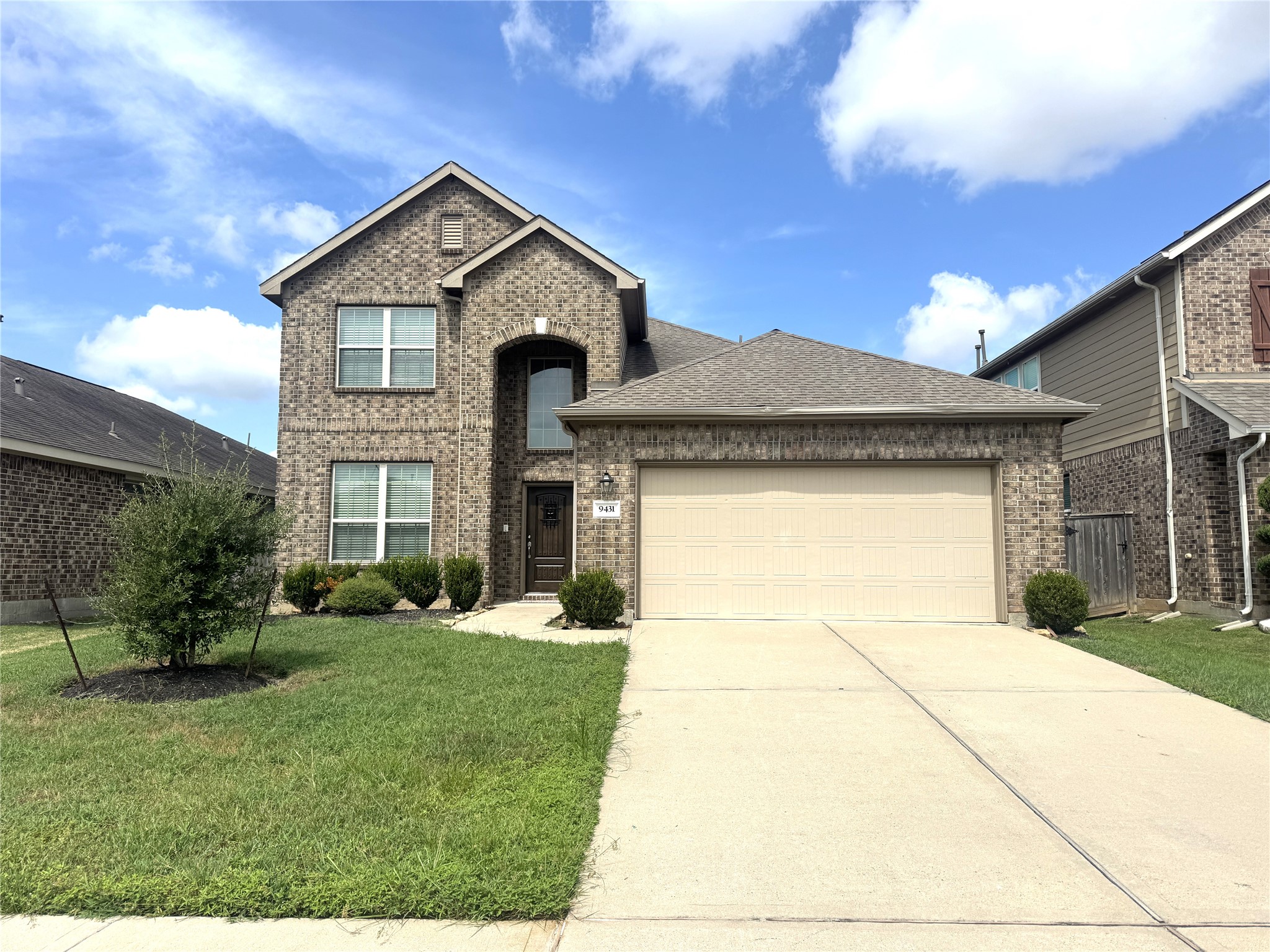 9431 Summer River Drive Property Photo 1