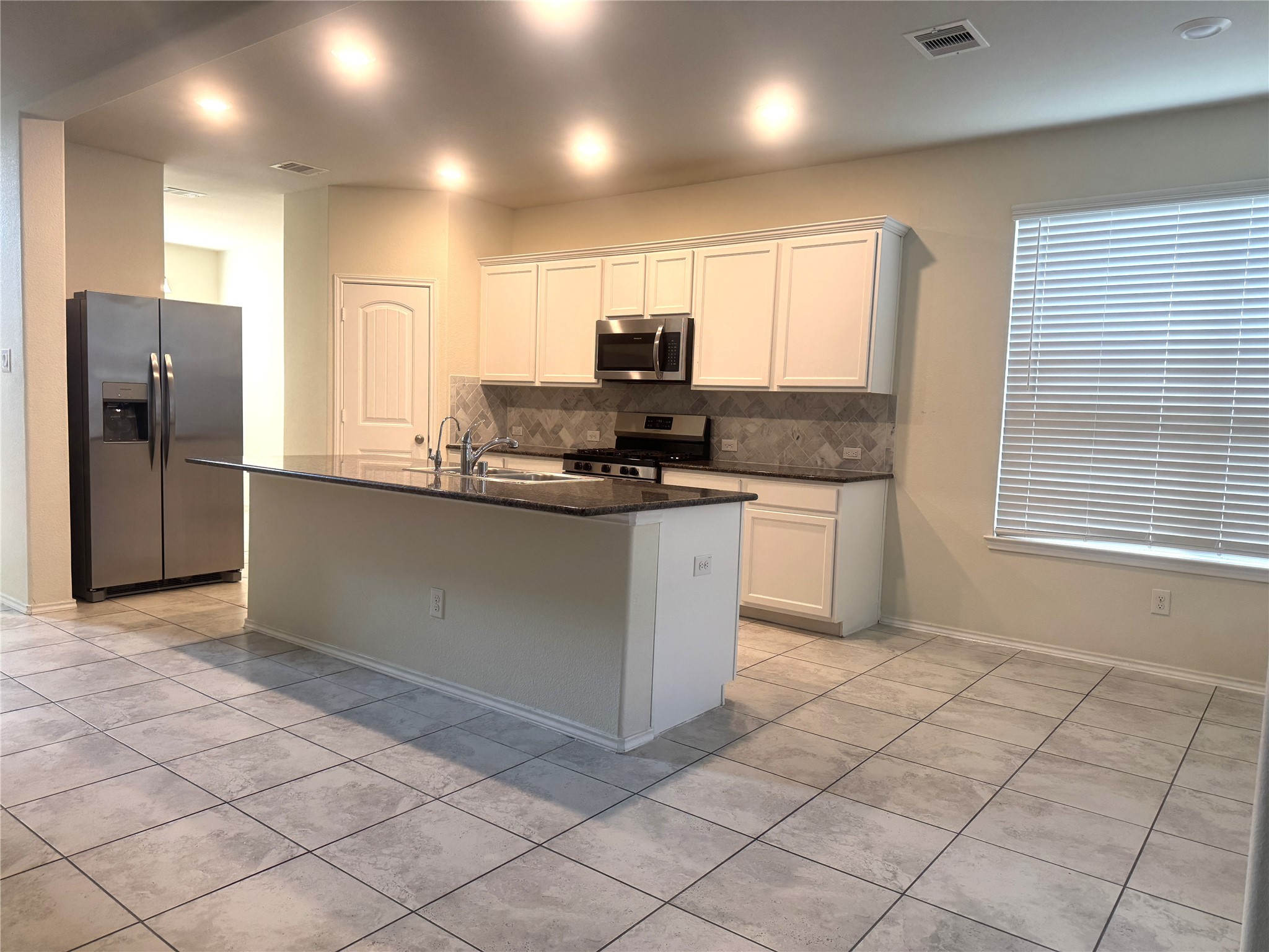 9431 Summer River Drive Property Photo 7