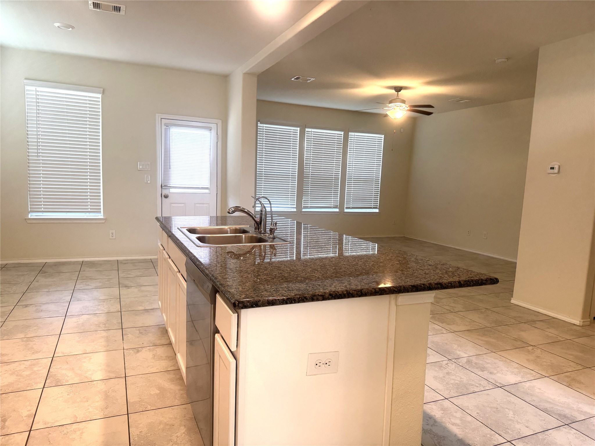 9431 Summer River Drive Property Photo 9