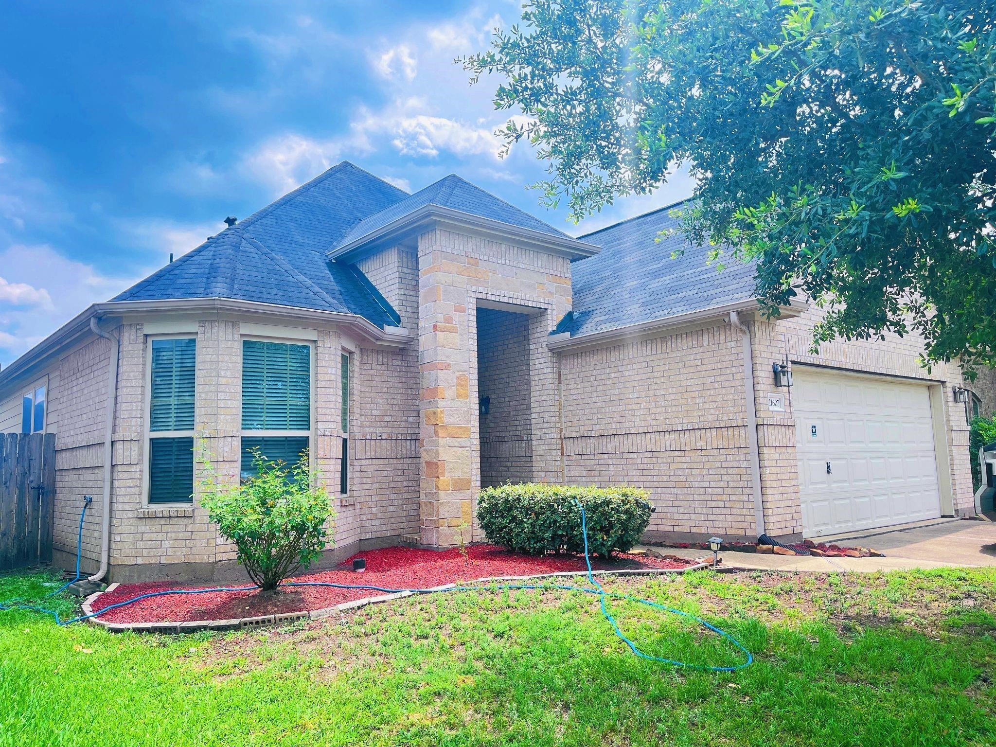 21607 Goloby Drive Property Photo 1