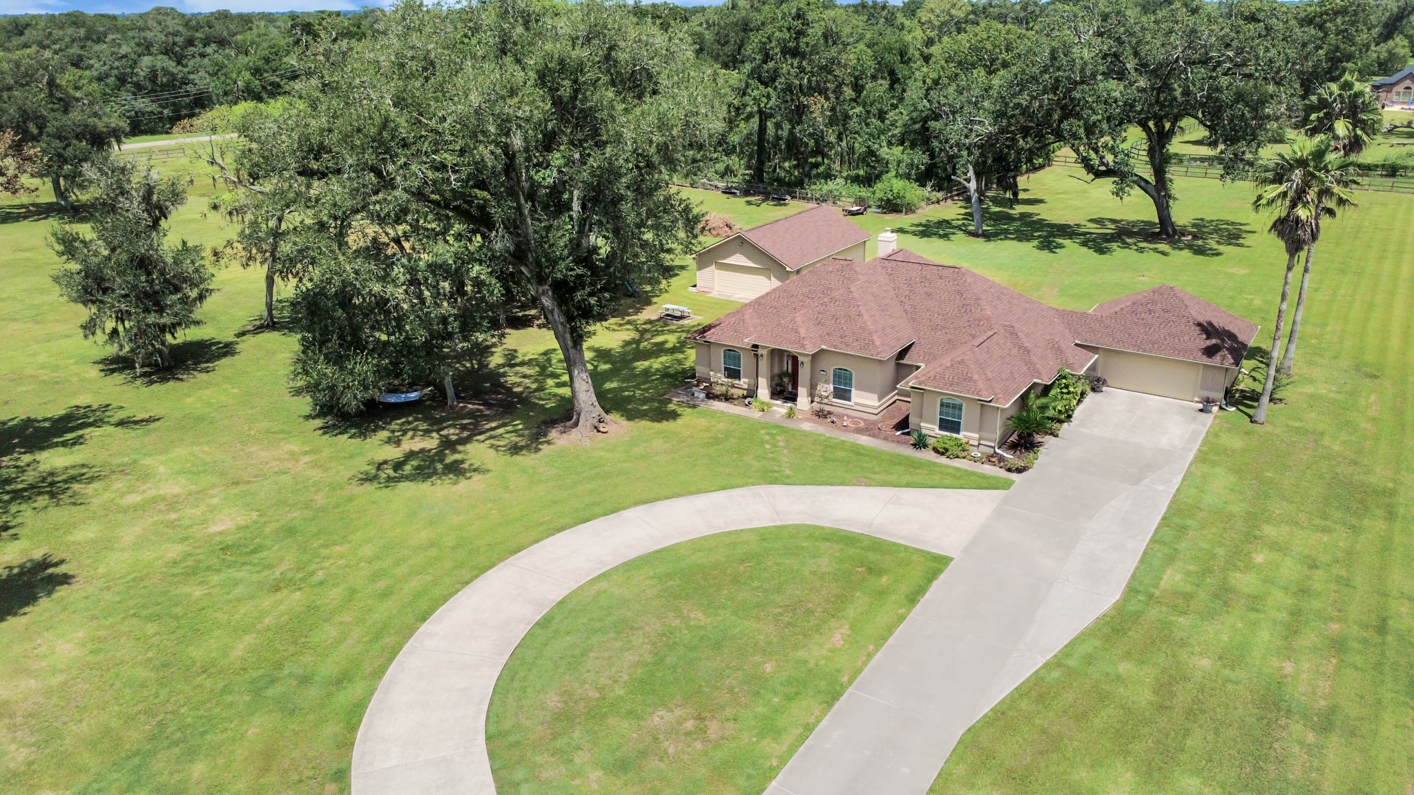1102 W Point Drive Property Photo 1