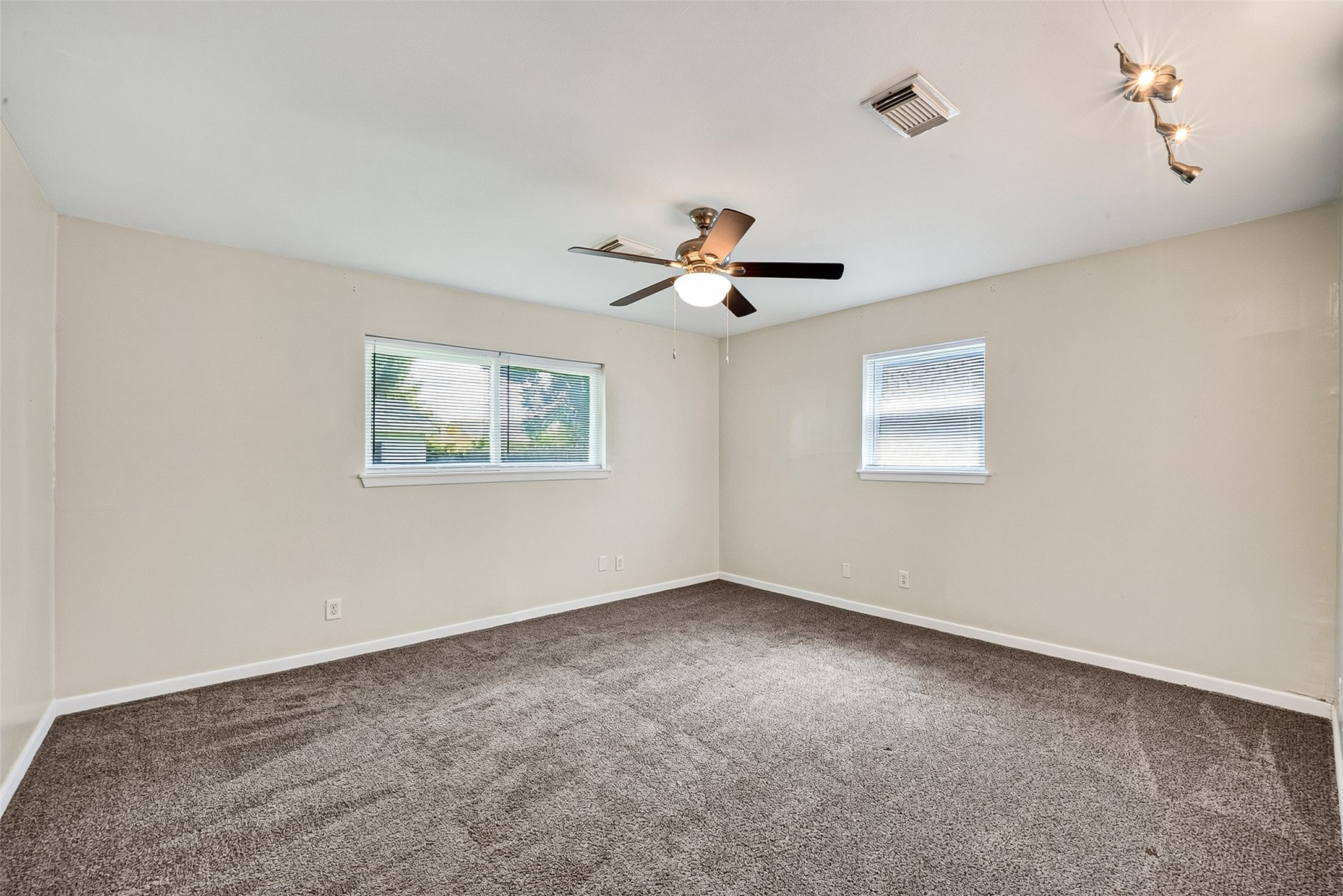 802 W Sterling Street Property Photo 15