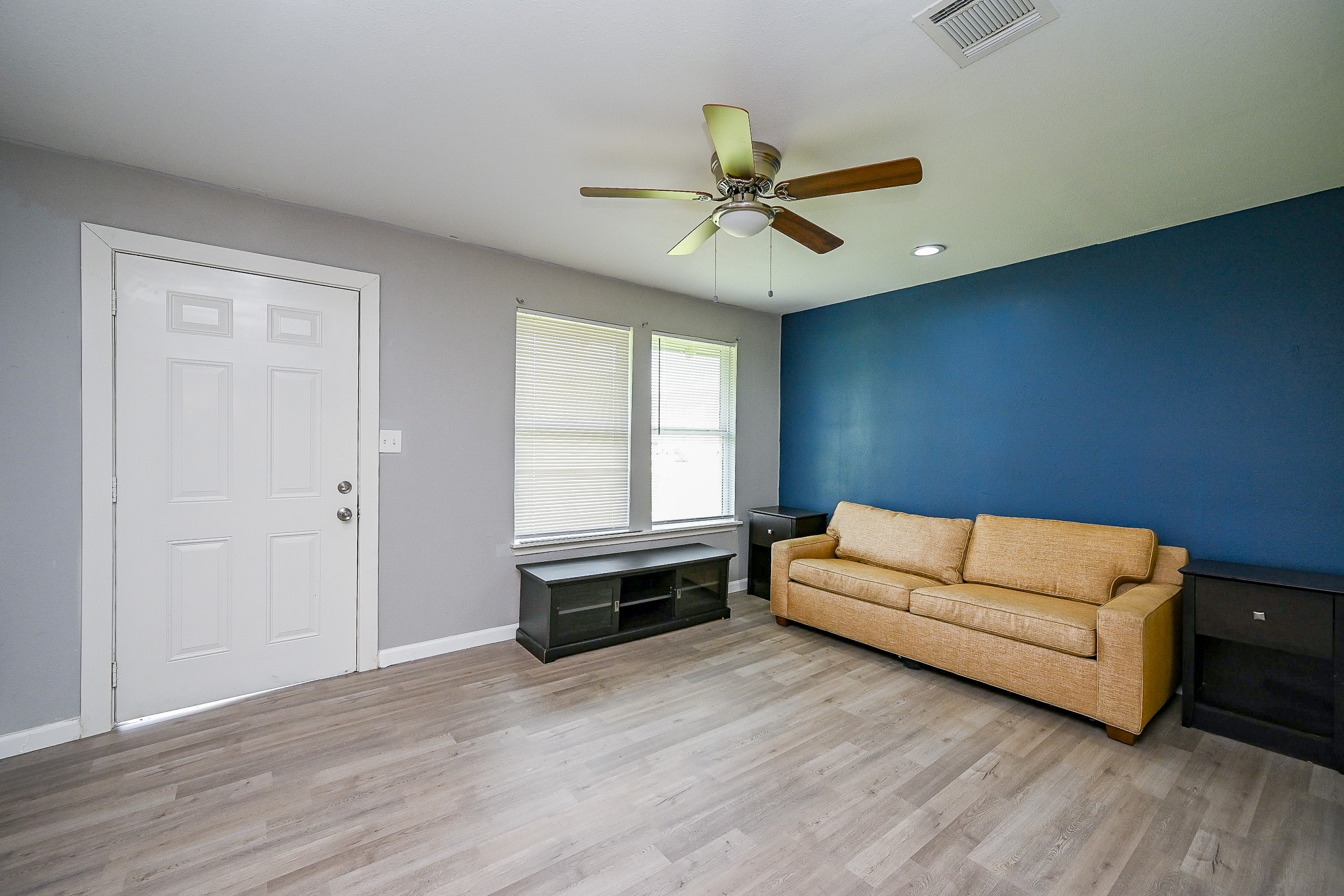 109 Dooley A And B A Property Photo 6
