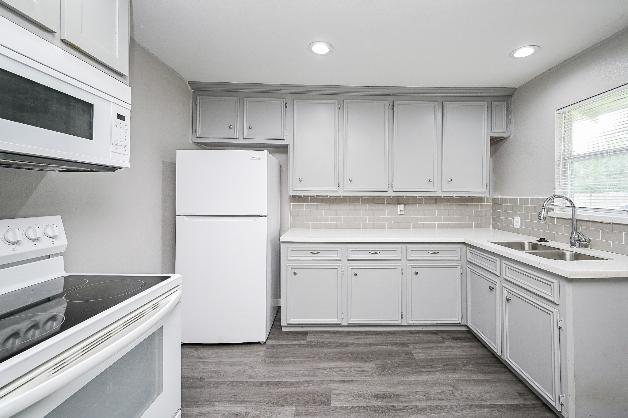 109 Dooley A And B A Property Photo 8