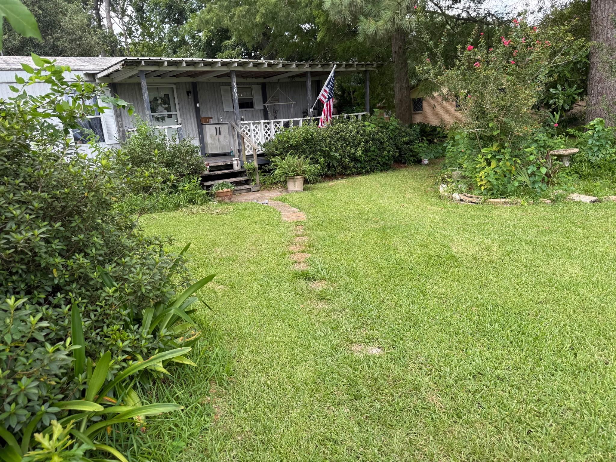 307 E Oak Avenue Property Photo 3