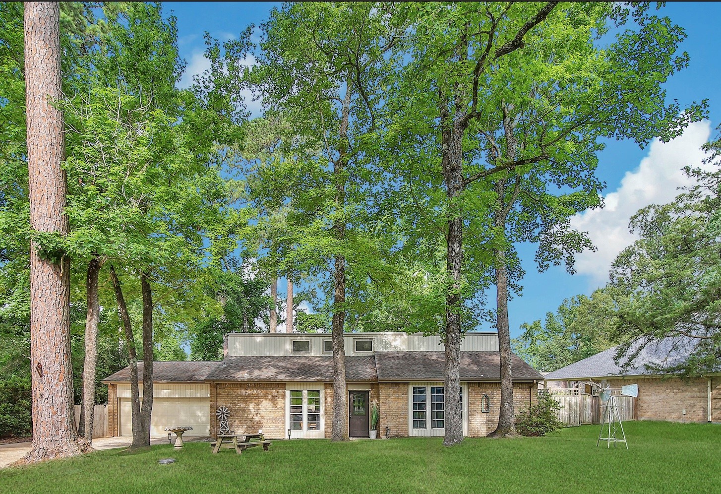 1728 E Lake Drive Property Photo 1