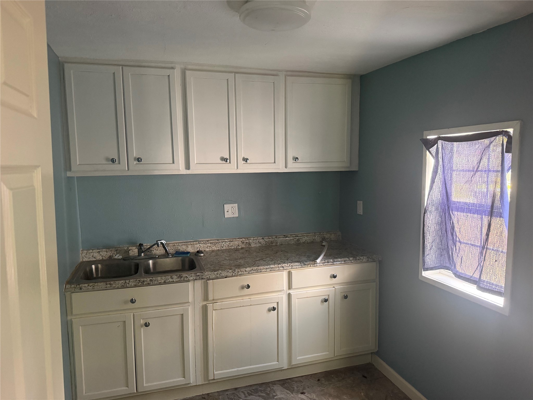 1506 W Talmadge St Road Property Photo 3