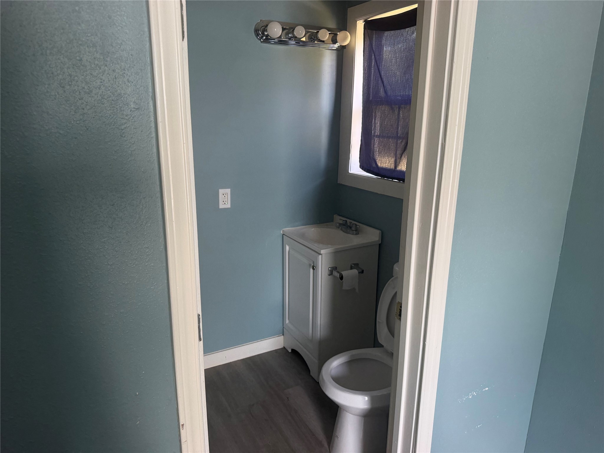 1506 W Talmadge St Road Property Photo 4