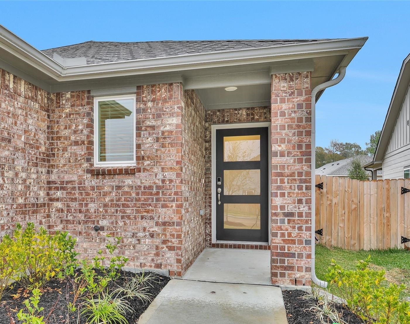 18612 Hillswood Drive Property Photo 2
