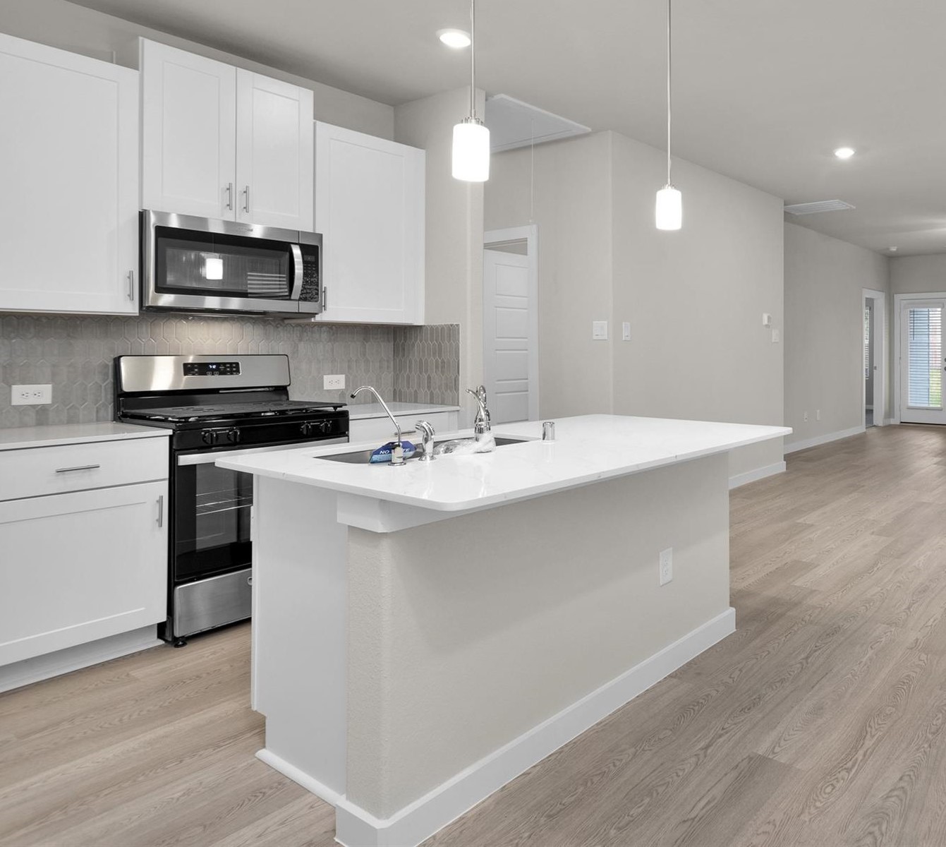 18612 Hillswood Drive Property Photo 4