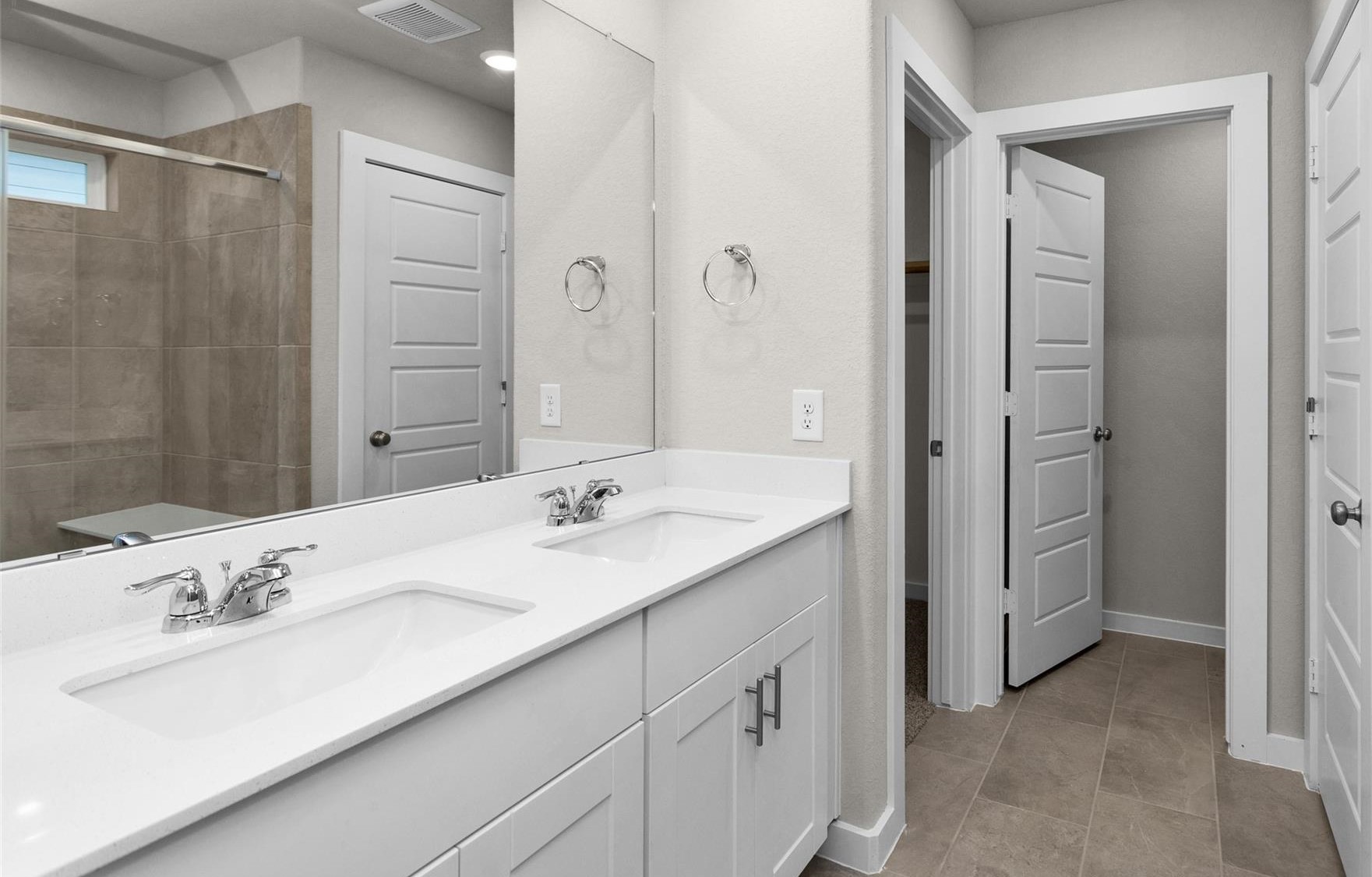 18612 Hillswood Drive Property Photo 8
