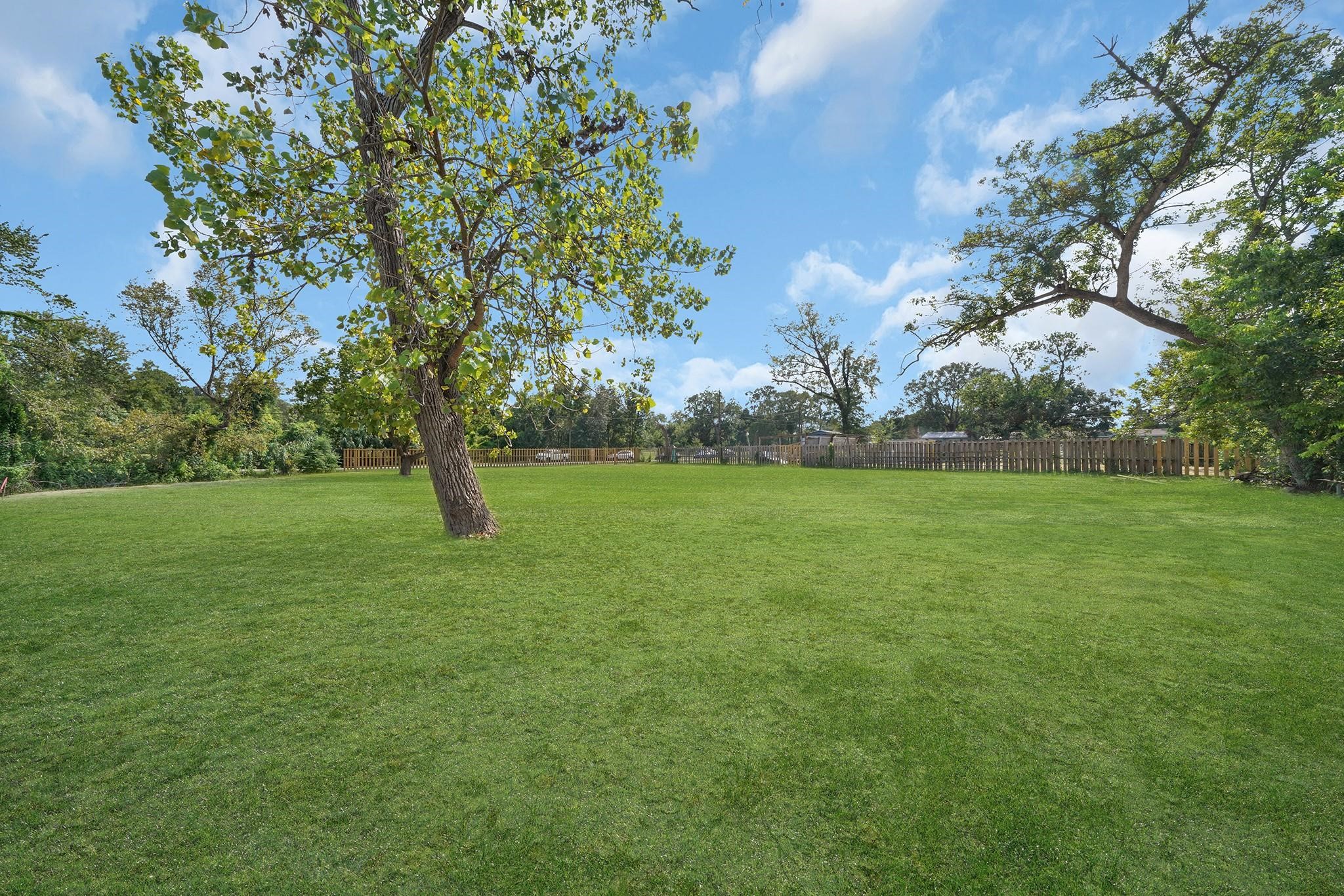 4809 Edgewater Drive Property Photo 2