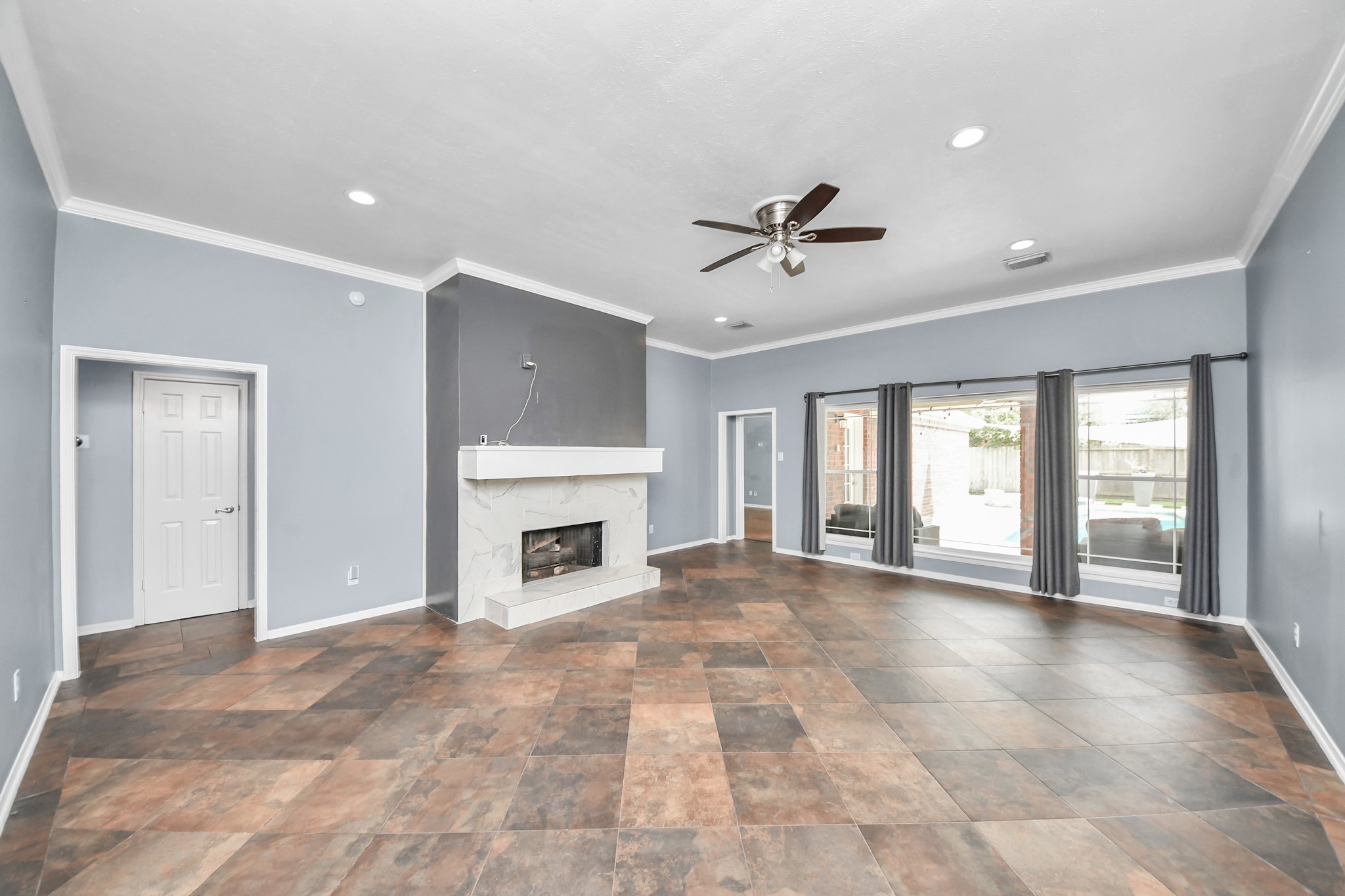 622 Fernglade Drive Property Photo 3