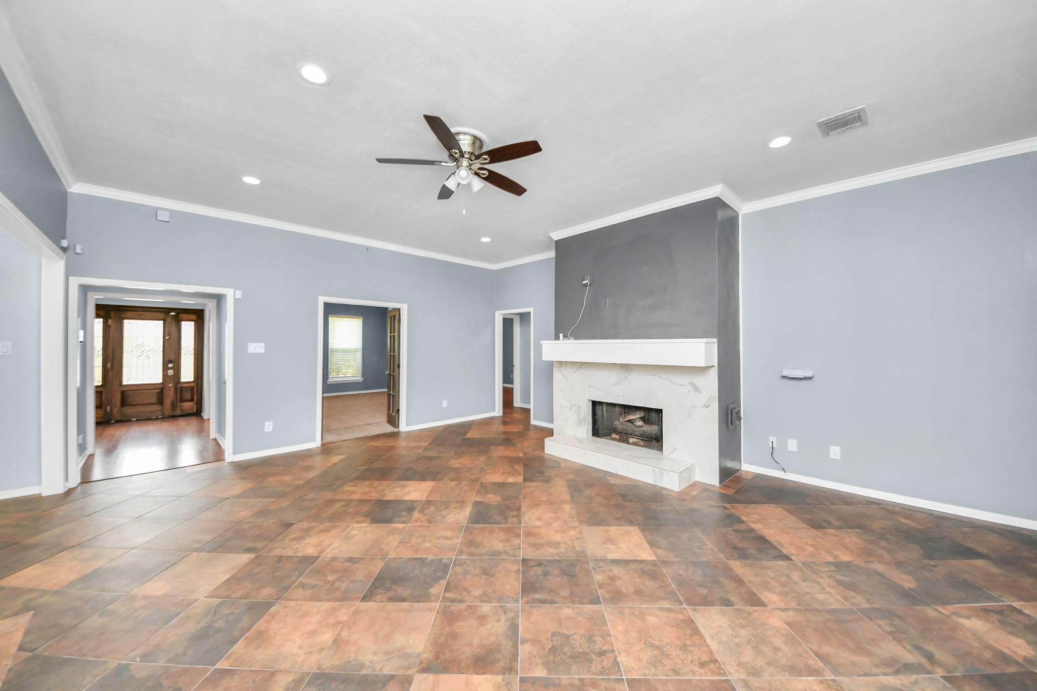 622 Fernglade Drive Property Photo 6