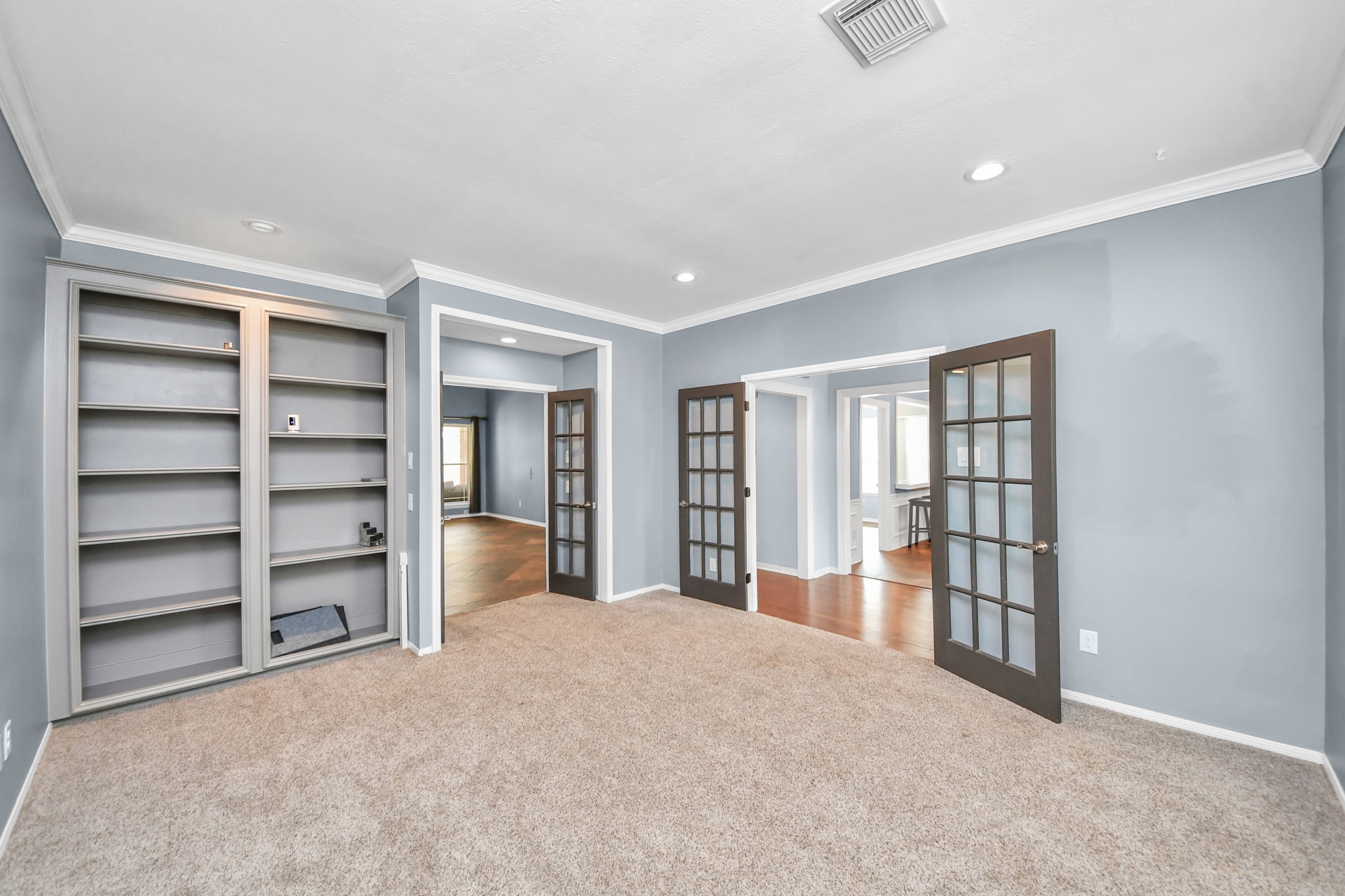 622 Fernglade Drive Property Photo 8