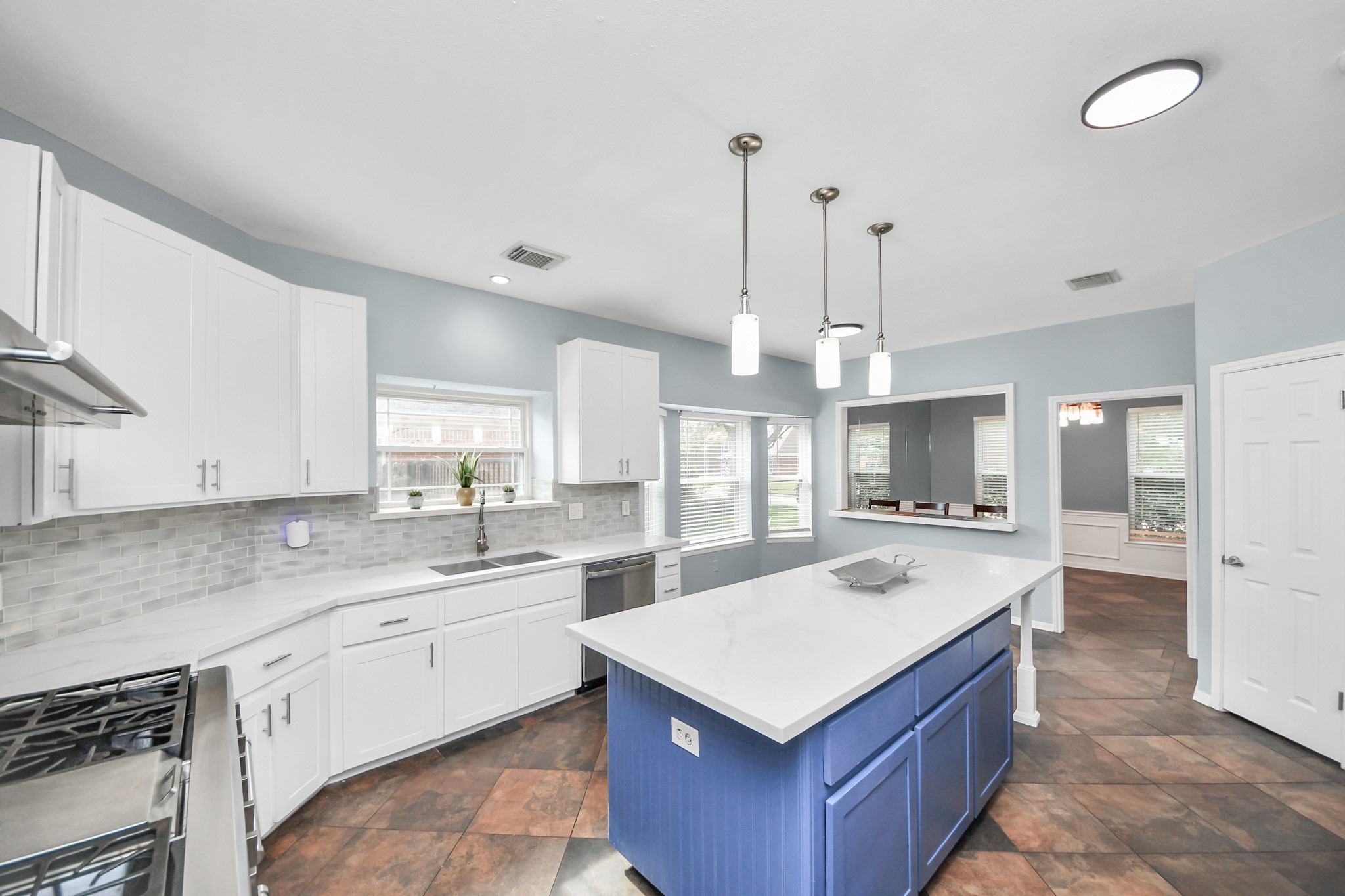 622 Fernglade Drive Property Photo 10