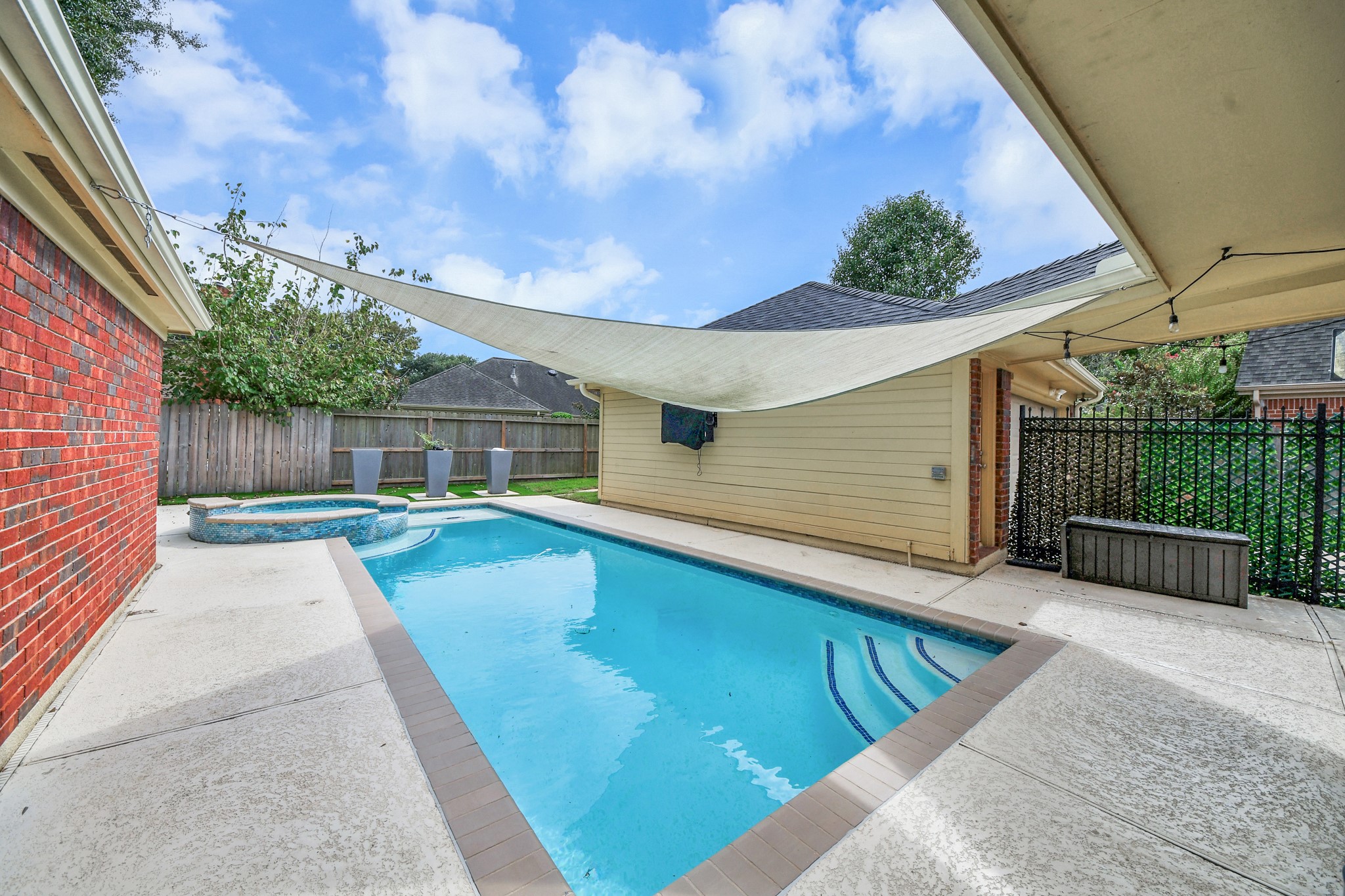 622 Fernglade Drive Property Photo 28