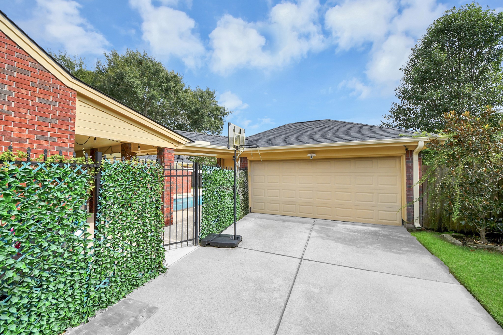622 Fernglade Drive Property Photo 32