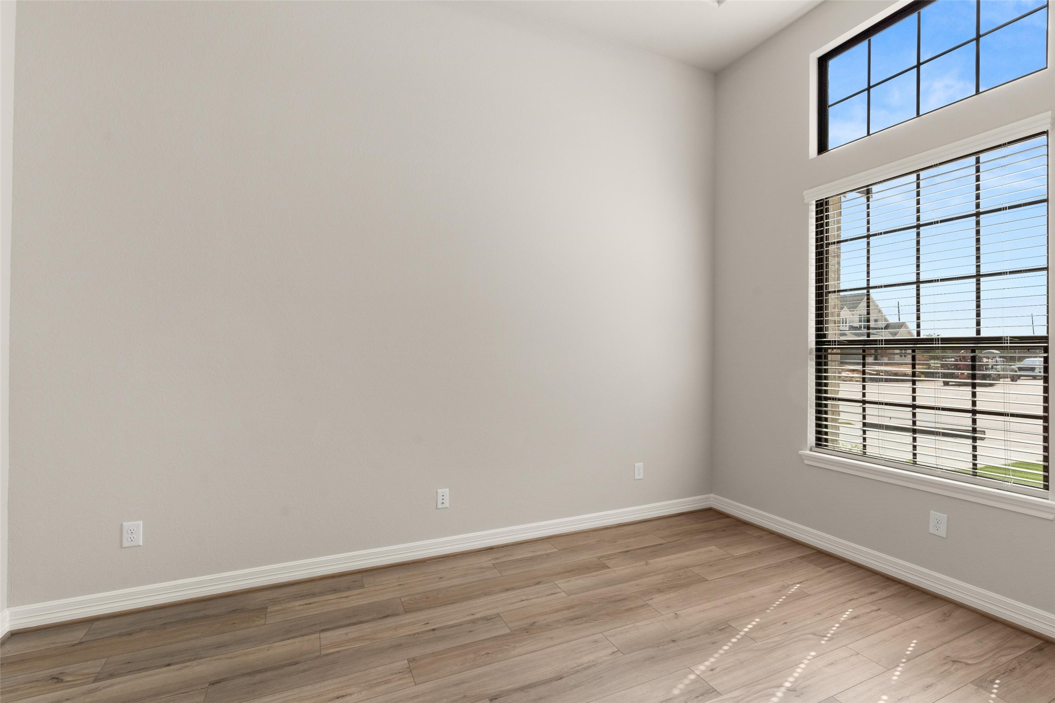 30906 Pigeon Valley Drive Property Photo 6