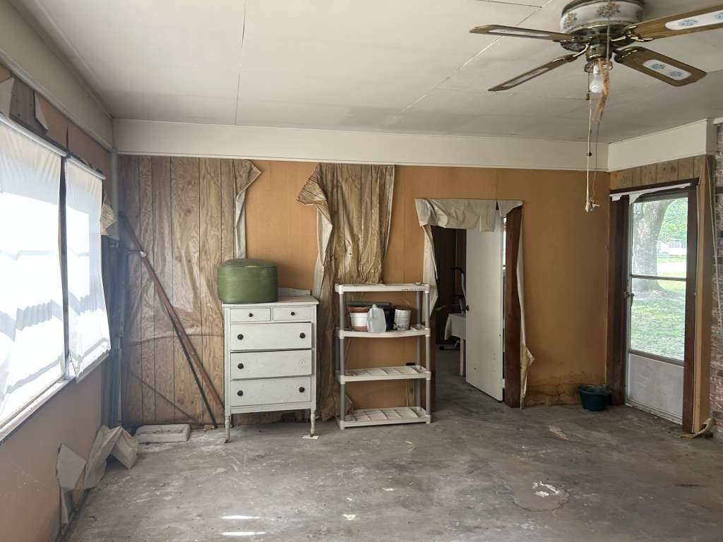 1806 S Elizabeth Avenue Property Photo 4