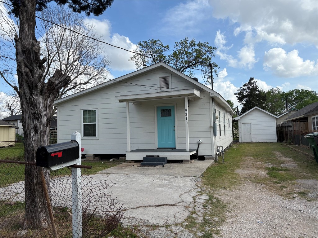 9210 E Avenue O Property Photo 1