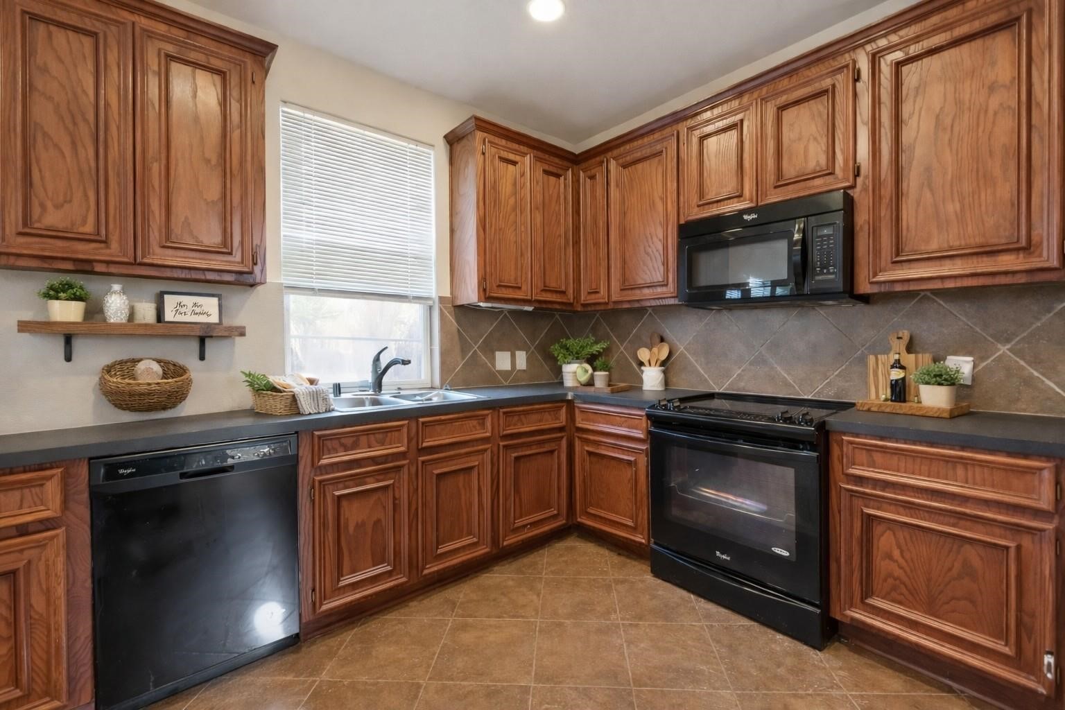 16526 Pentonshire Lane Property Photo 4